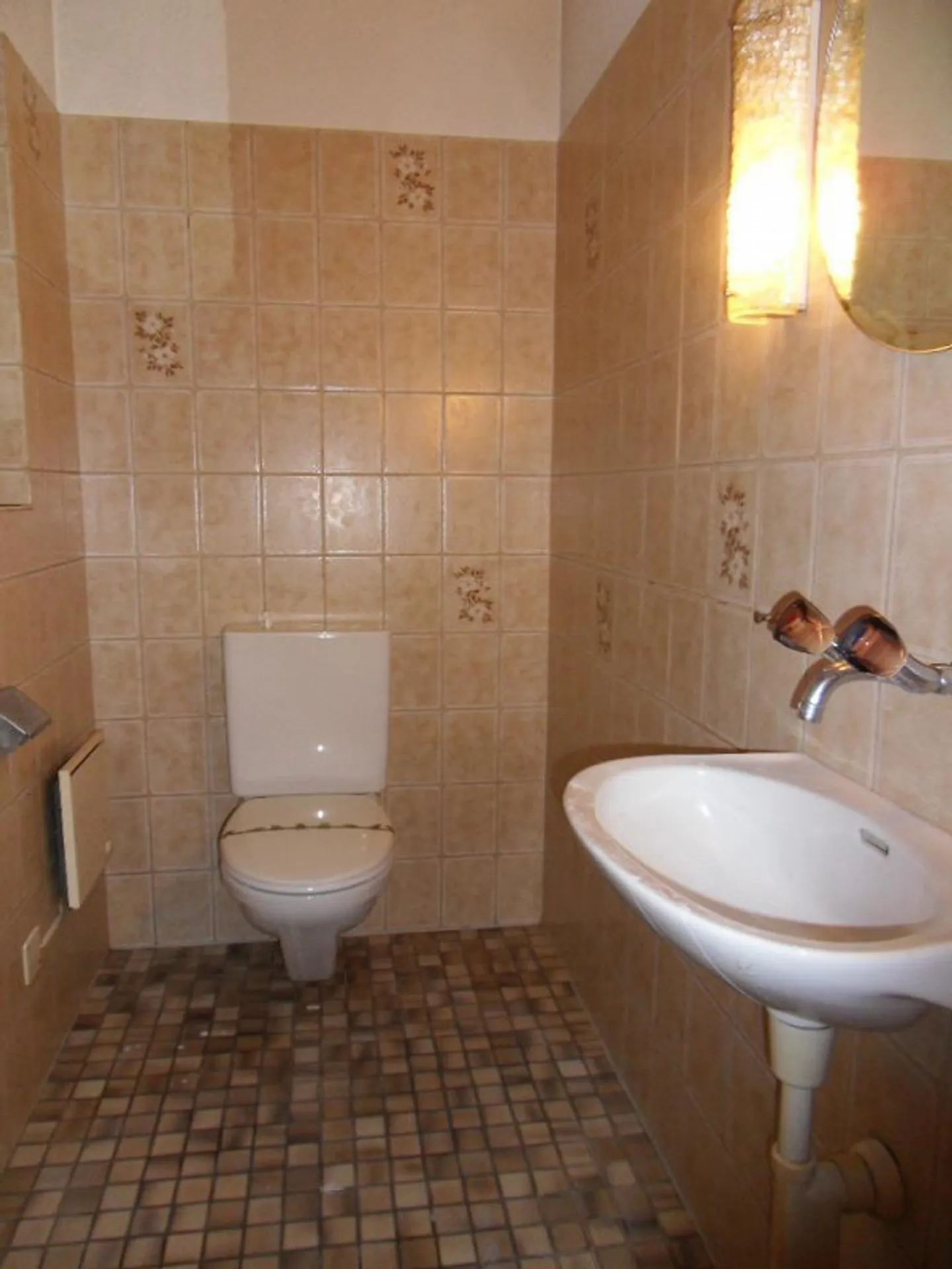 Spacious Semi-Detached Family House - Photo 5 of 15