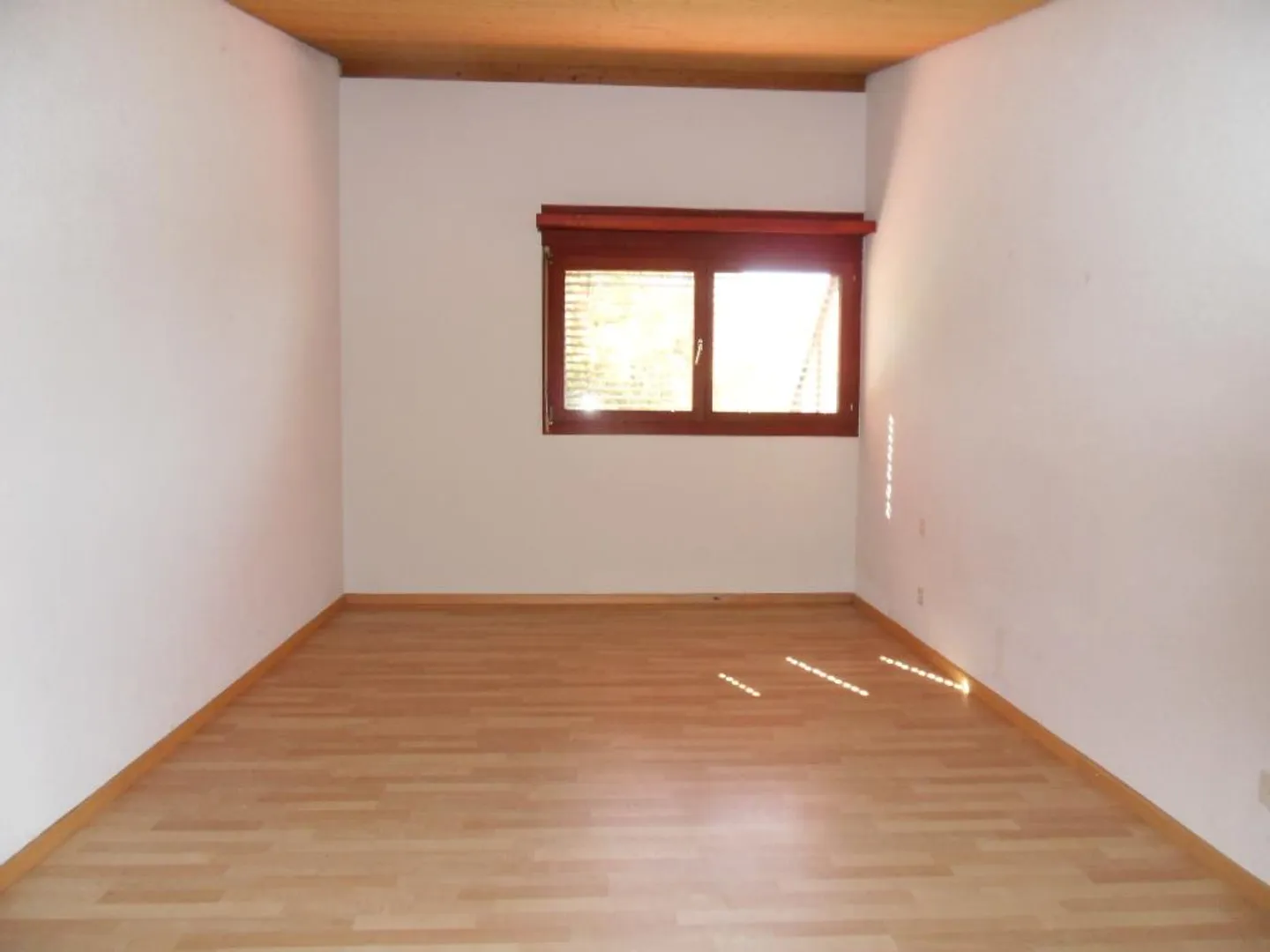 Spacious Semi-Detached Family House - Photo 6 of 15