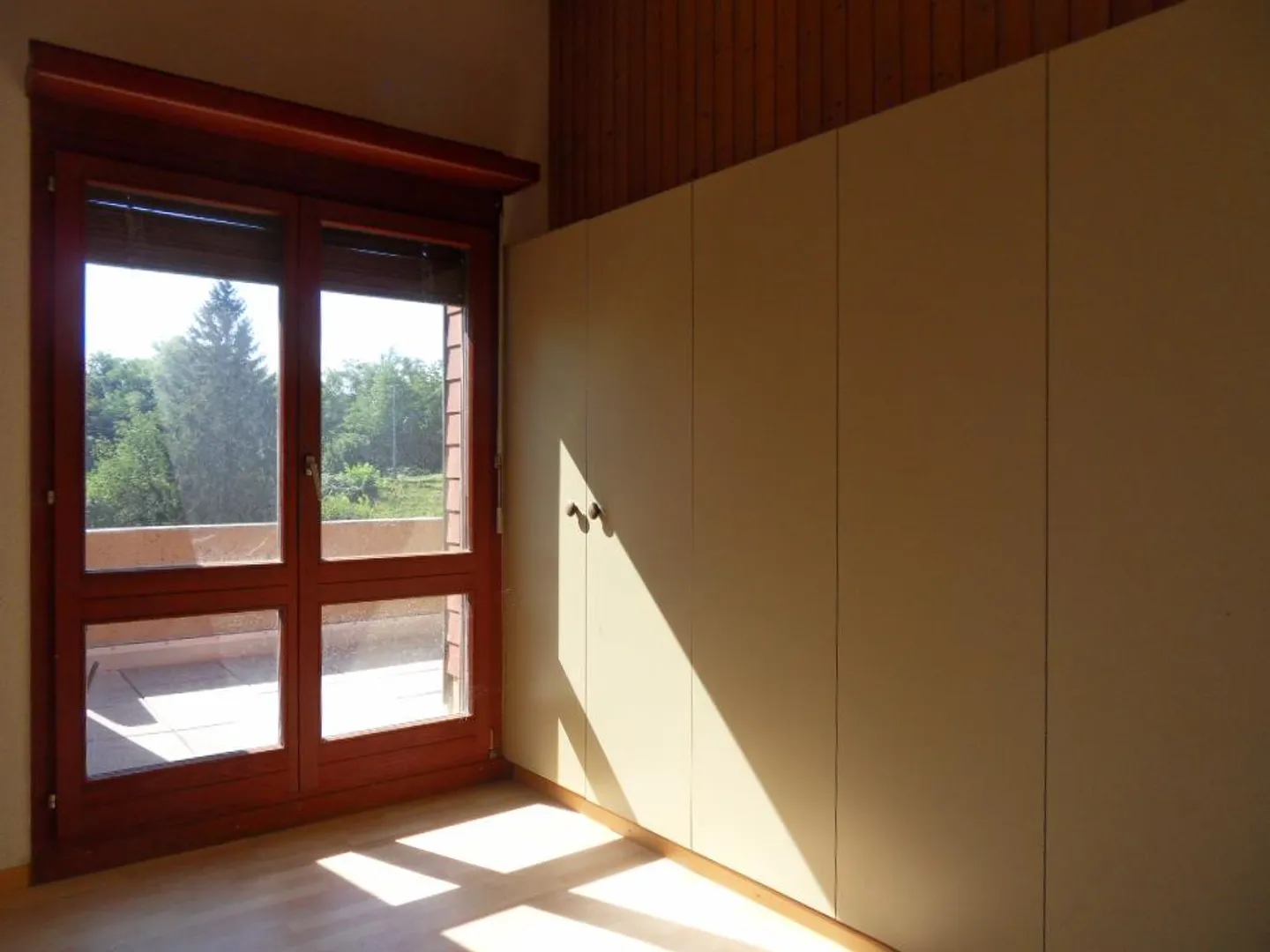 Spacious Semi-Detached Family House - Photo 7 of 15