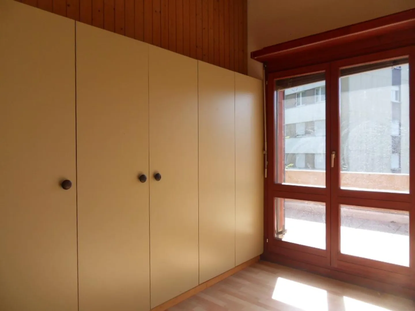 Spacious Semi-Detached Family House - Photo 8 of 15