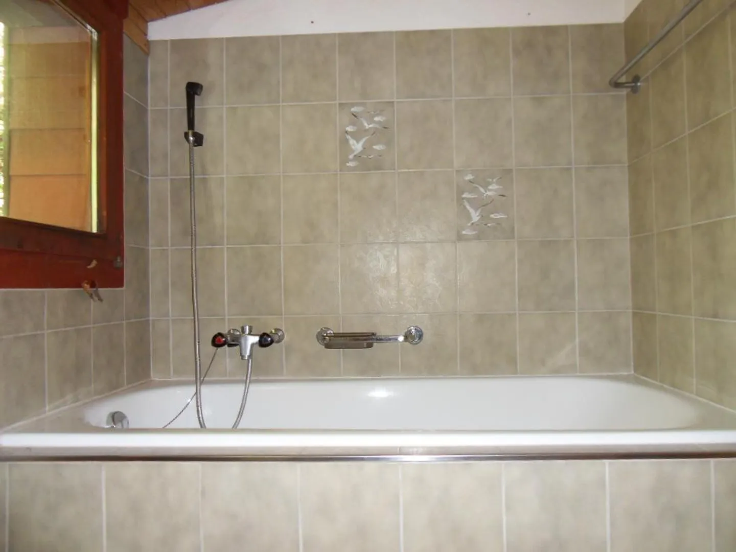 Spacious Semi-Detached Family House - Photo 10 of 15