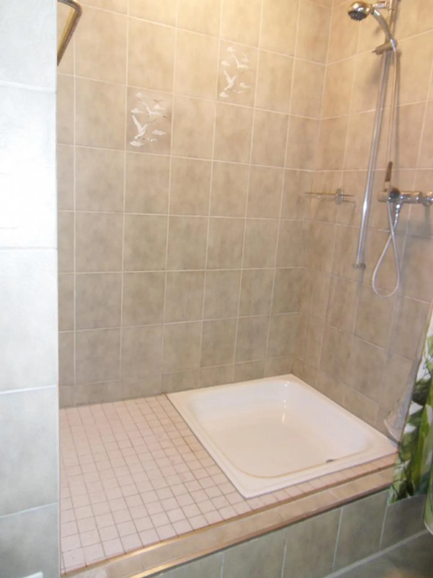 Spacious Semi-Detached Family House - Photo 11 of 15