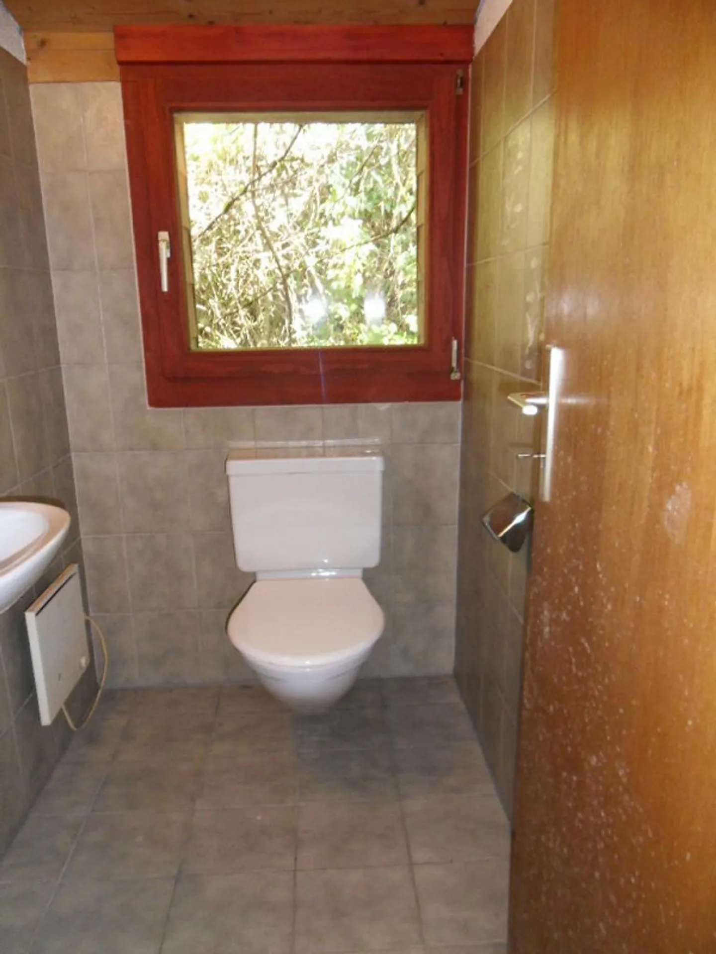 Spacious Semi-Detached Family House - Photo 12 of 15
