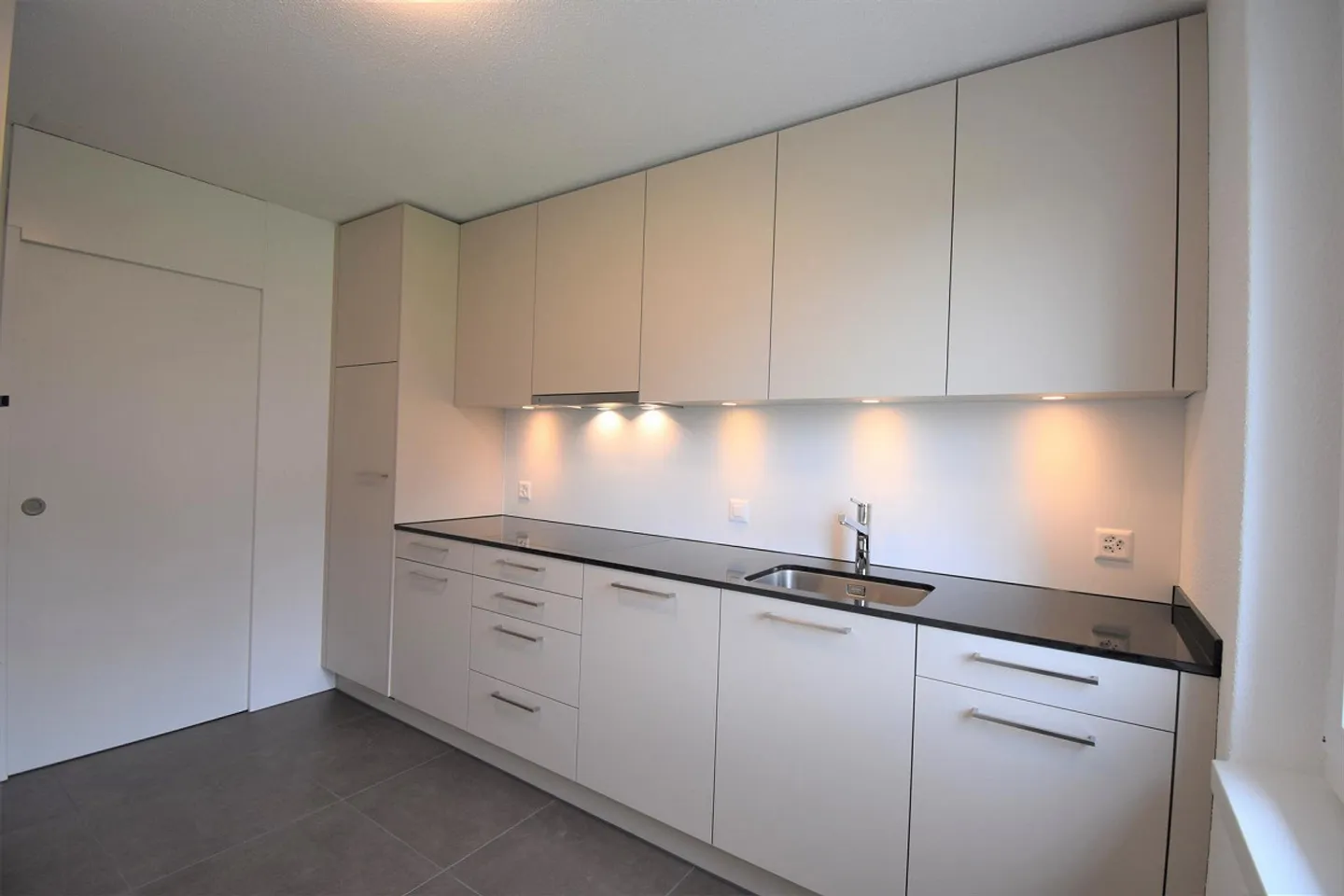 Appartamento moderno e soleggiato al piano terra - Foto 3 di 13