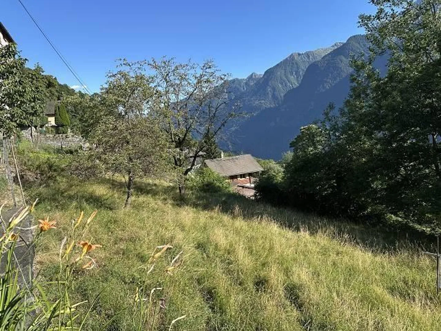 Terreno edificabile di 773 m2 in una posizione molto tranquilla e soleggiata con vista - Foto 2 di 15