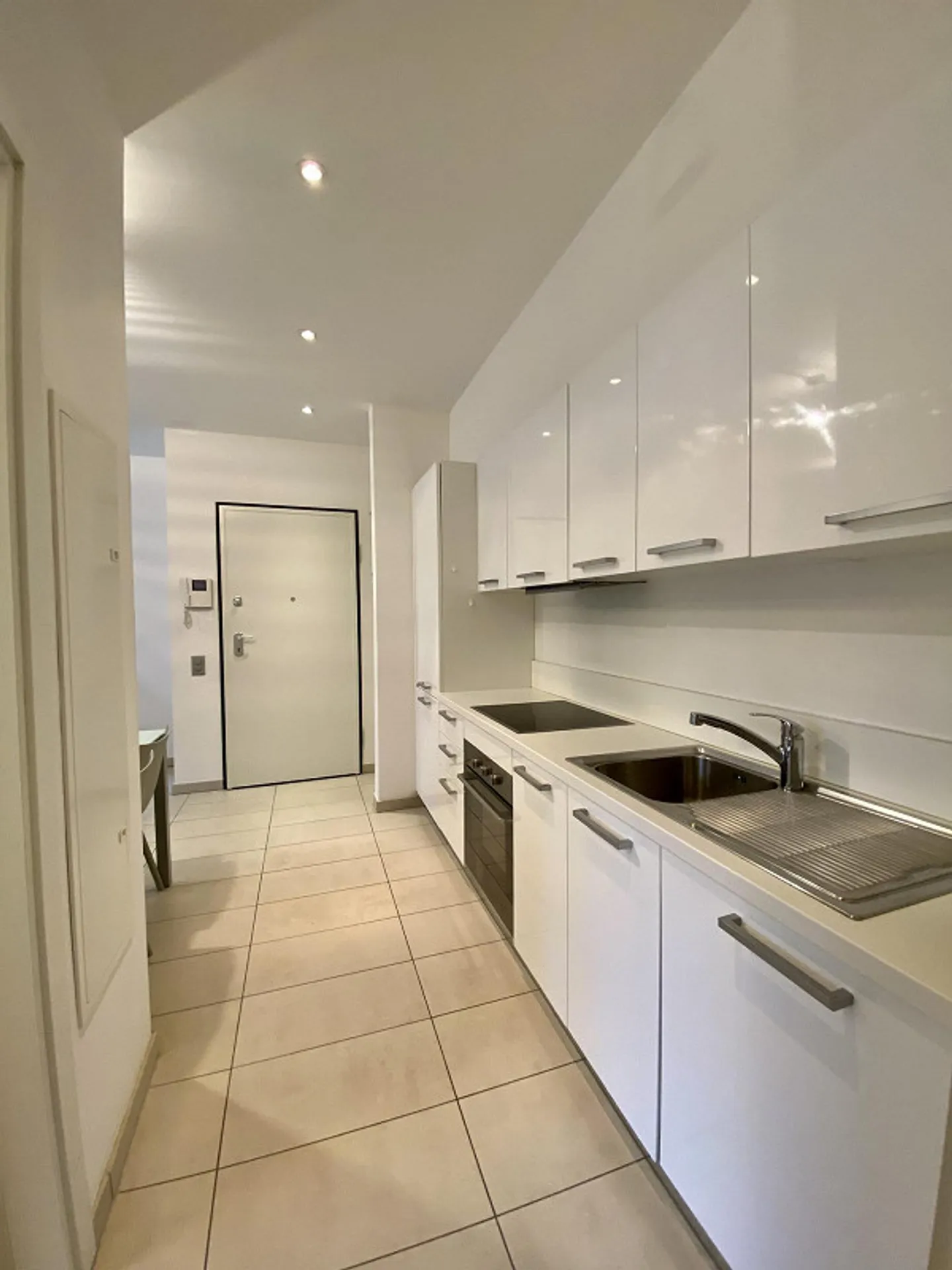 Furnished apartment in Lugano - availability 7 months - Photo 5 of 8