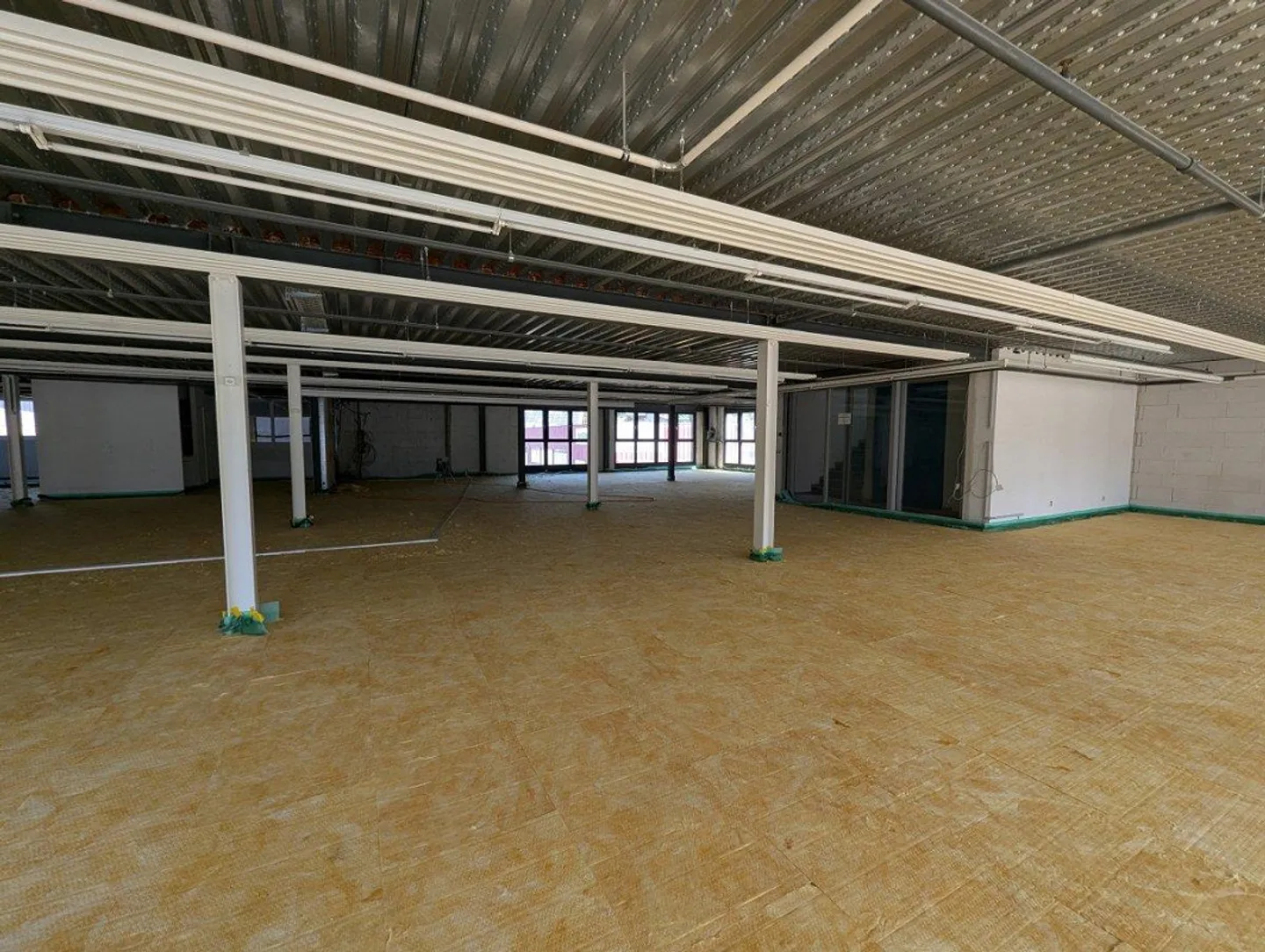 Spazi commerciali e per uffici in un'area industriale emergente - Foto 6 di 13