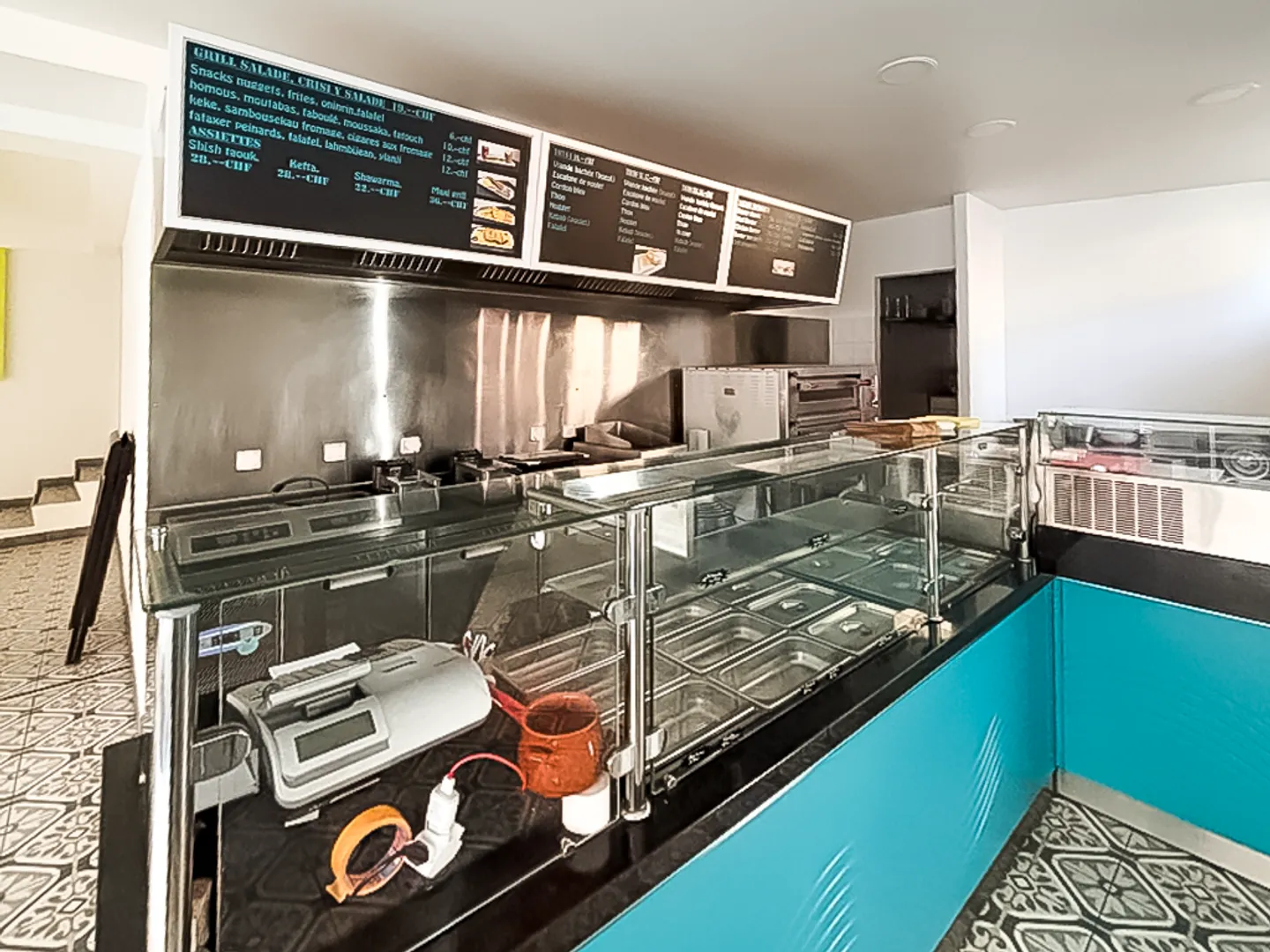 LOCAL COMMERCIAL POUR UN RESTAURANT OU SNACK/BAR - Foto 2 di 9