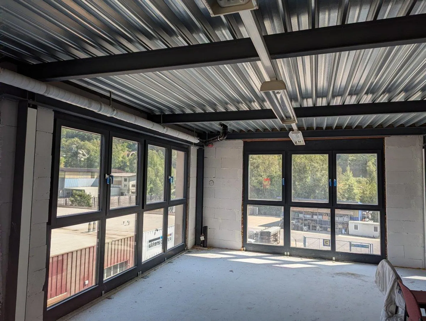 Spazi commerciali e per uffici in un'area industriale emergente - Foto 10 di 13