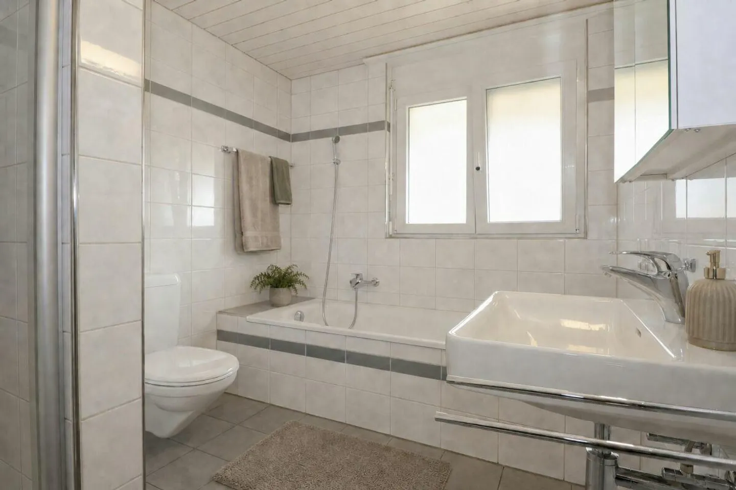 Plenty of space for two - stylish living and relaxed arrival - Photo 11 of 14