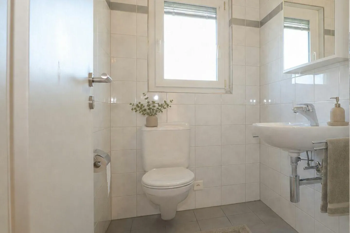 Plenty of space for two - stylish living and relaxed arrival - Photo 12 of 14