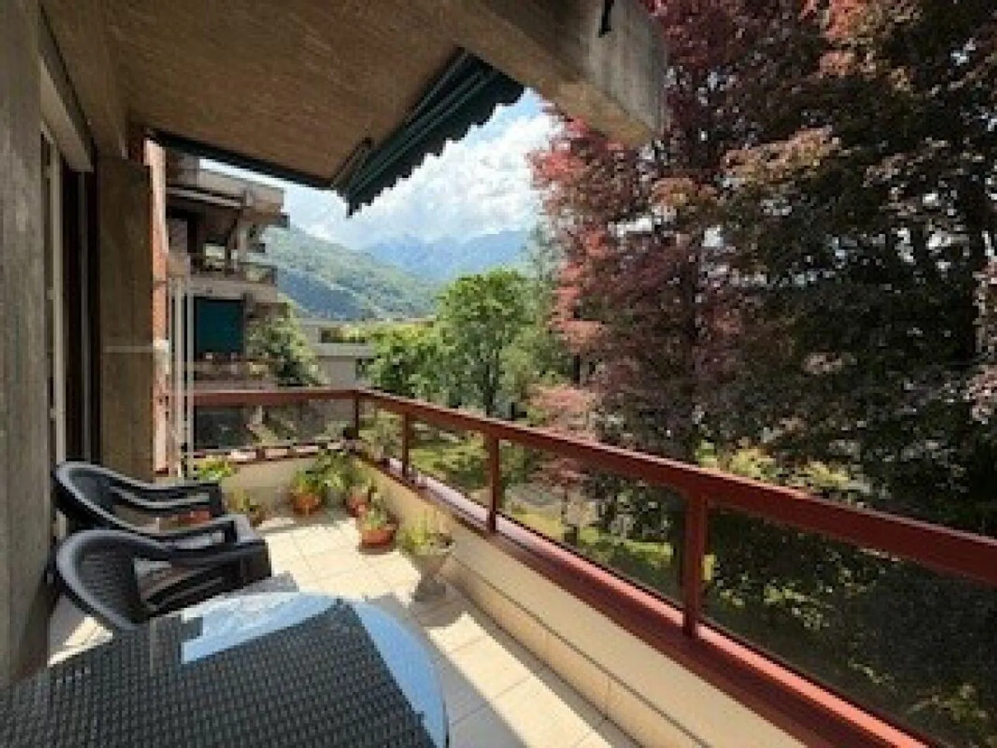 Ampio 3.5 locali con terrazza - posizione privilegiata a Bellinzona - Foto 1 di 10