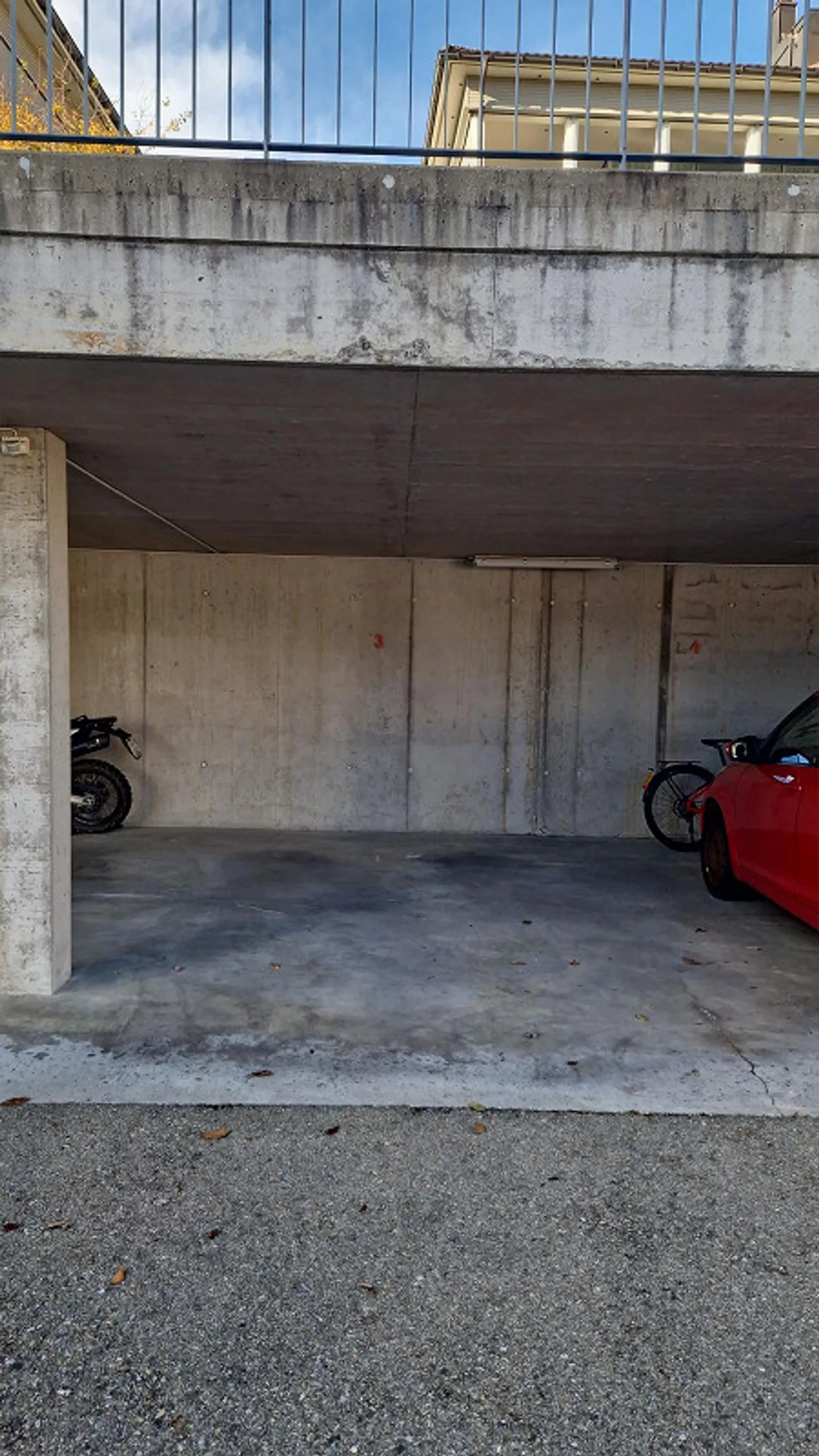 Parkplatz mitten in Teufen - Foto 2 von 2