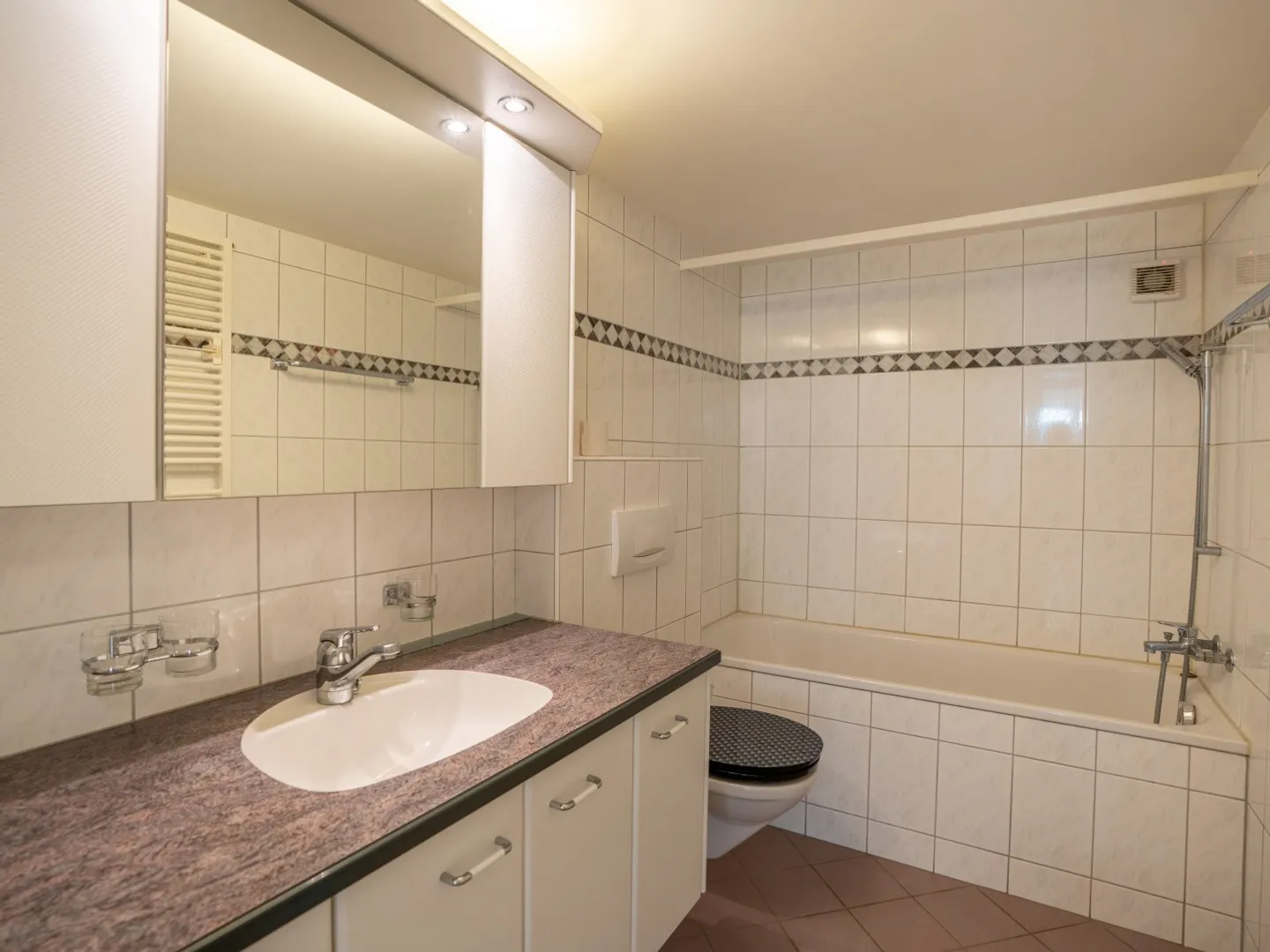 Spacious Old Town Apartment with Sunny Balcony - Photo 6 of 8