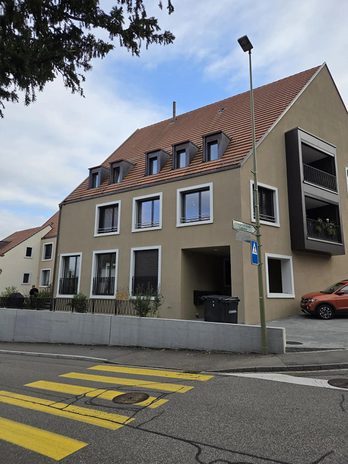 Appartement moderne de 2,5 pièces au rez-de-chaussée à Pfeffingen, bien situé - Photo 1 sur 8