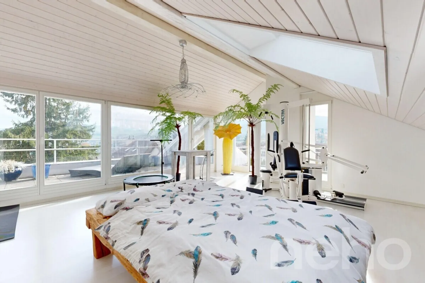 Ampia casa unifamiliare con giardino idilliaco e vista lago - Foto 9 di 13