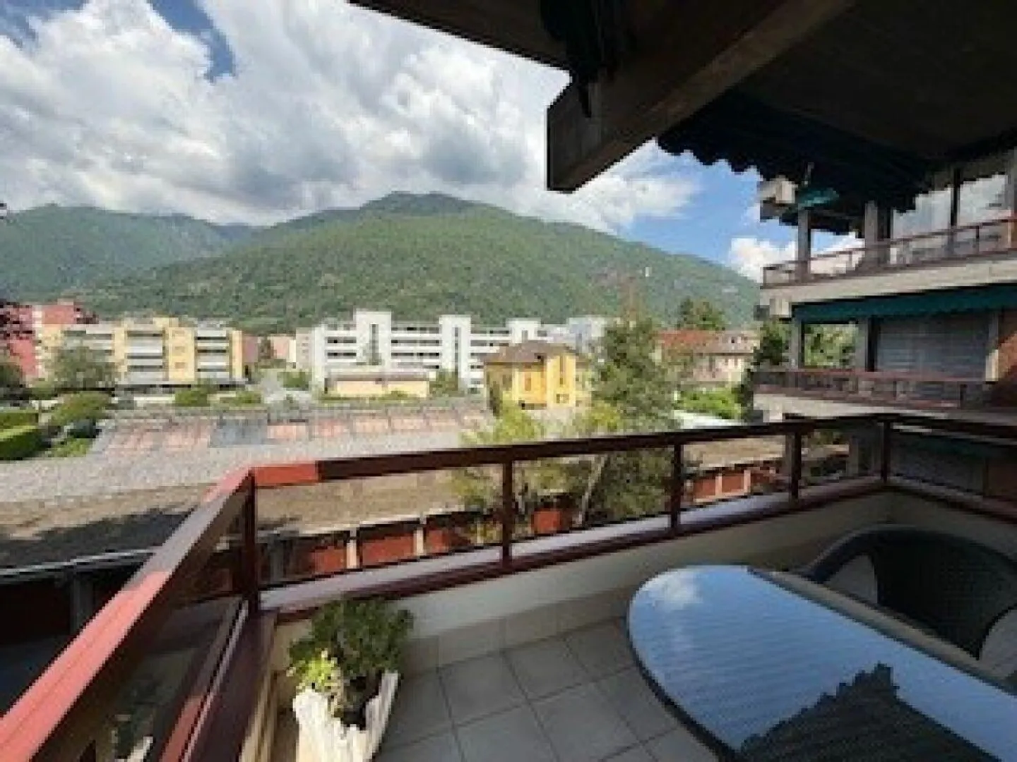 Ampio 3.5 locali con terrazza - posizione privilegiata a Bellinzona - Foto 8 di 10