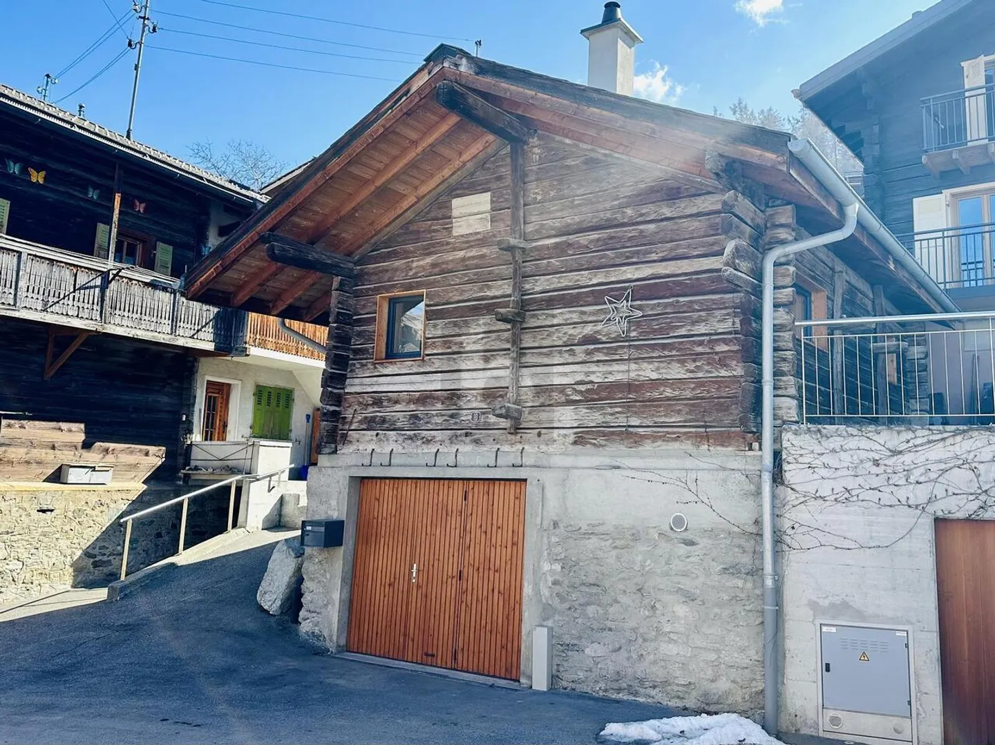 RISTRUTTURATO CON CURA, NEL CENTRO DEL VECCHIO VILLAGGIO - Foto 1 di 6