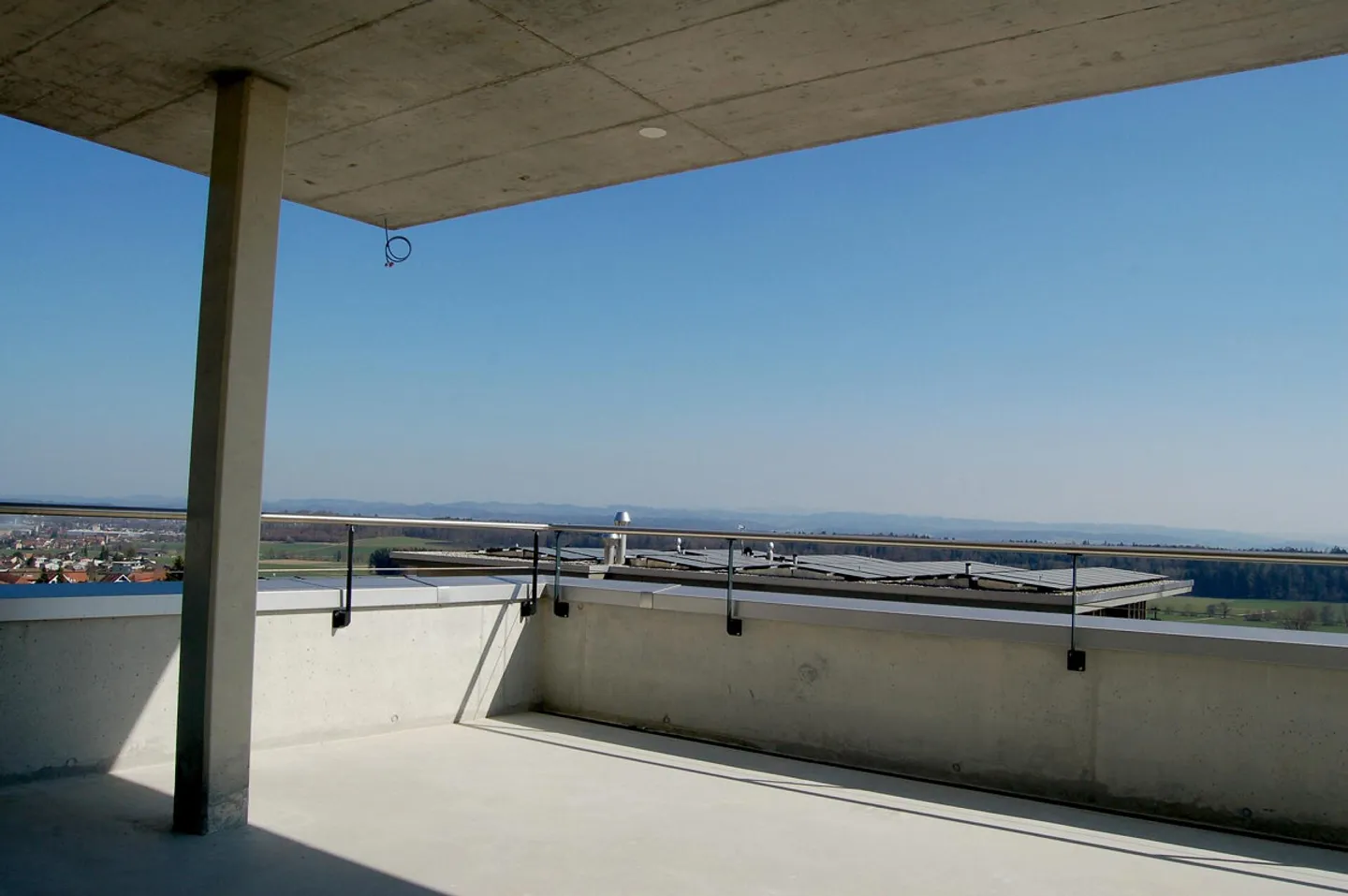 Modern apartment with a clear view of the Bernese Alps on the 1st floor - Photo 2 of 7