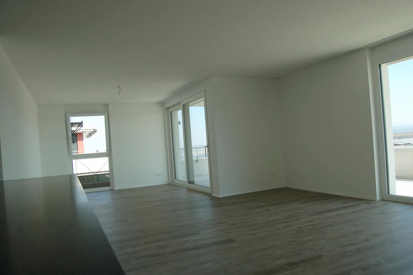 Modern apartment with a clear view of the Bernese Alps on the 1st floor - Photo 4 of 7