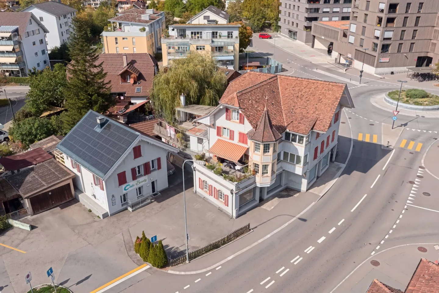Due edifici residenziali e commerciali con 5 appartamenti - Unterdorfstrasse 36 + 38, Steffisburg - Foto 1 di 14