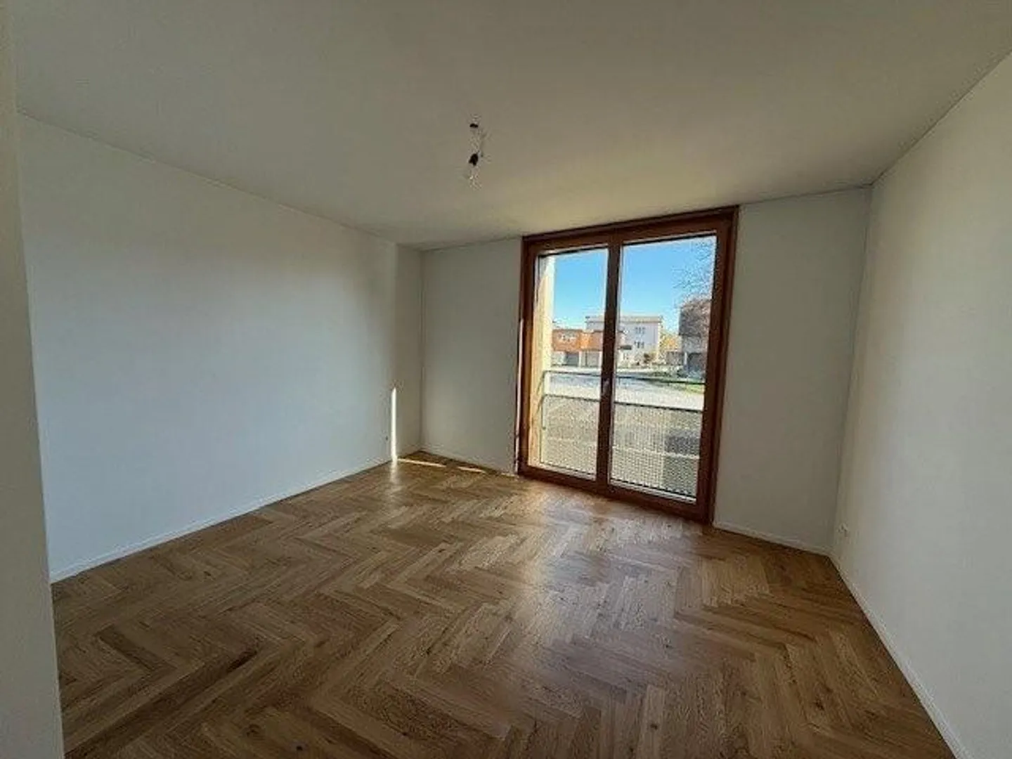 Ampio appartamento di 2,5 stanze vicino al lago - Foto 3 di 8