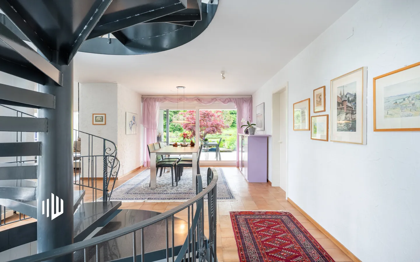 ImmoWyss - Vivre avec Style : Villa dans le Vert avec Parc et Piscine - Photo 2 sur 8