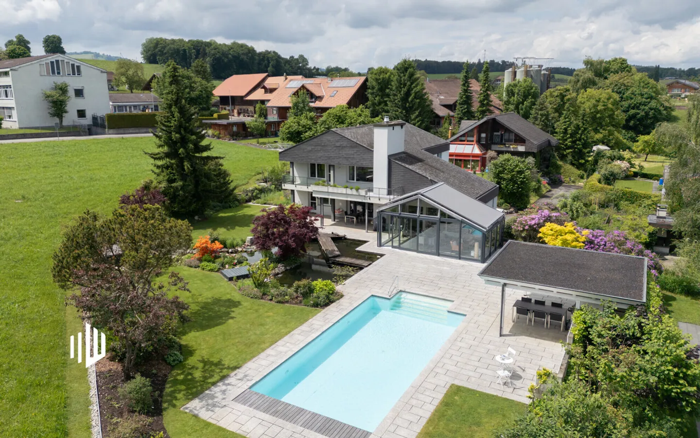 ImmoWyss - Vivre avec Style : Villa dans le Vert avec Parc et Piscine - Photo 7 sur 8