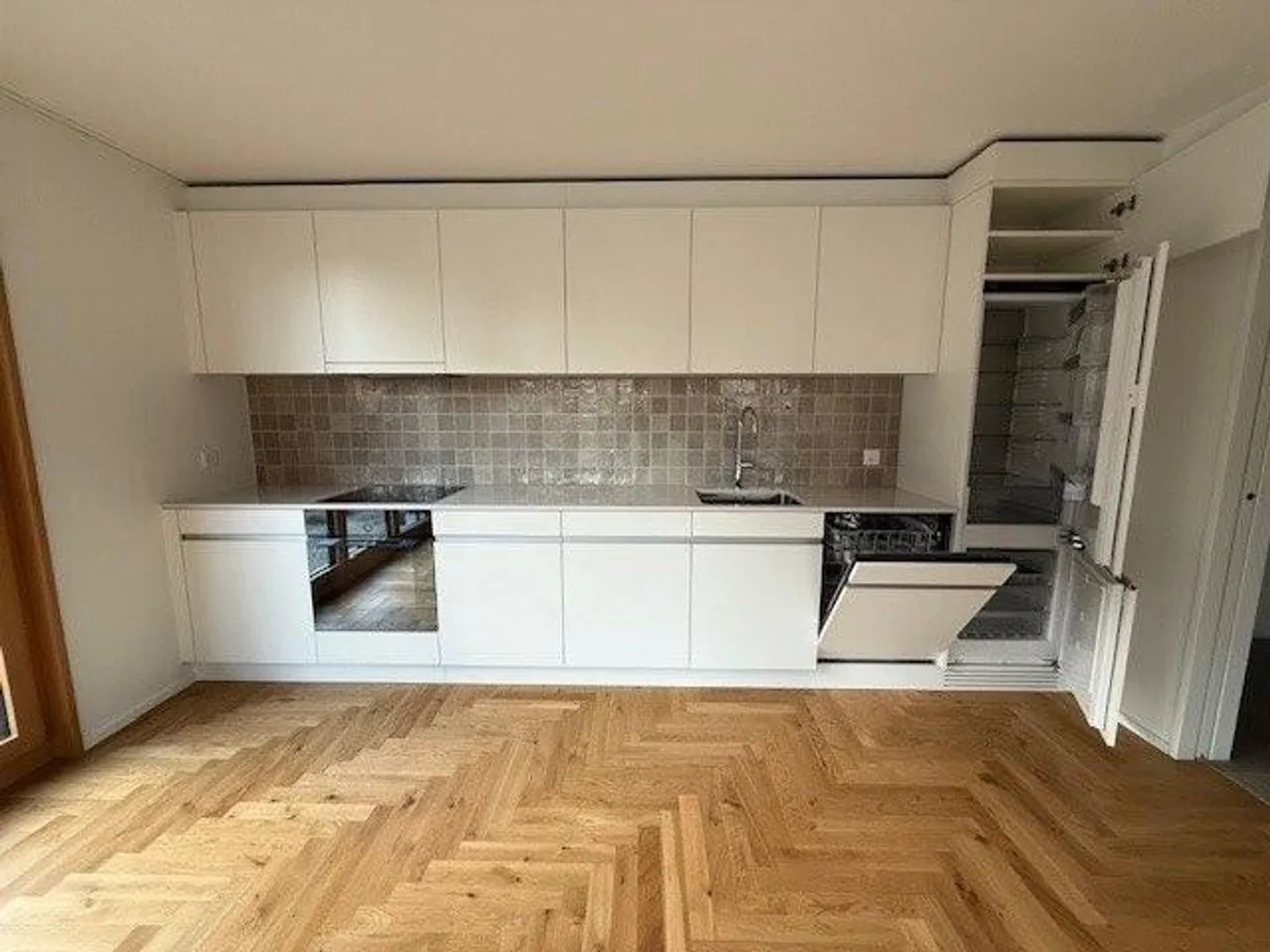 Ampio appartamento di 2,5 stanze vicino al lago - Foto 5 di 8