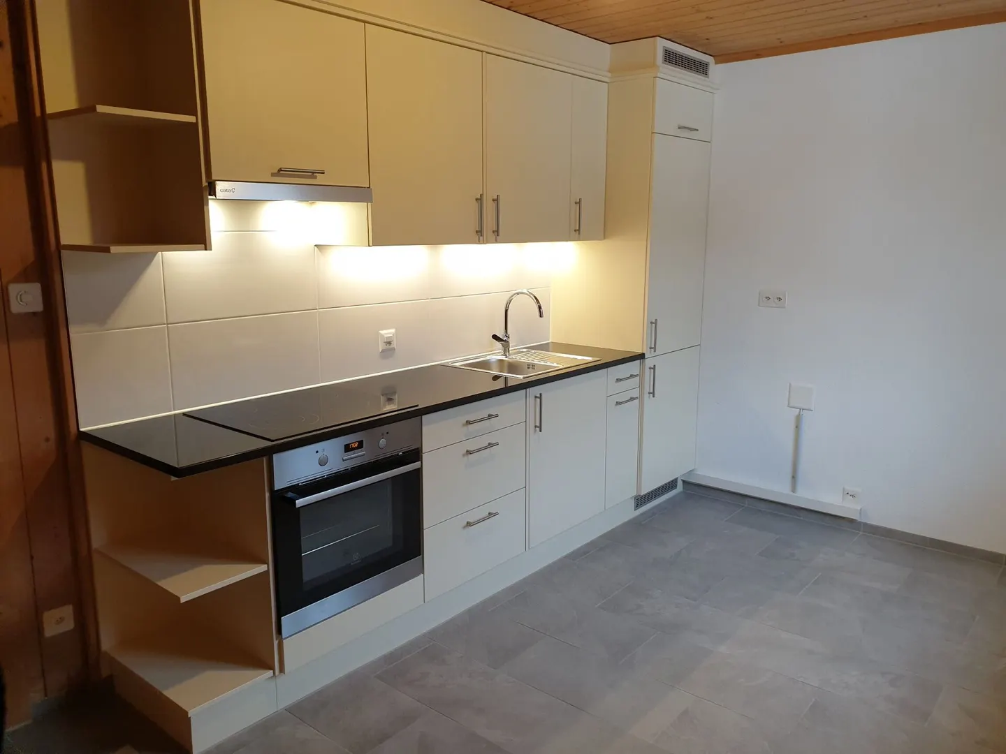 Due edifici residenziali e commerciali con 5 appartamenti - Unterdorfstrasse 36 + 38, Steffisburg - Foto 8 di 14