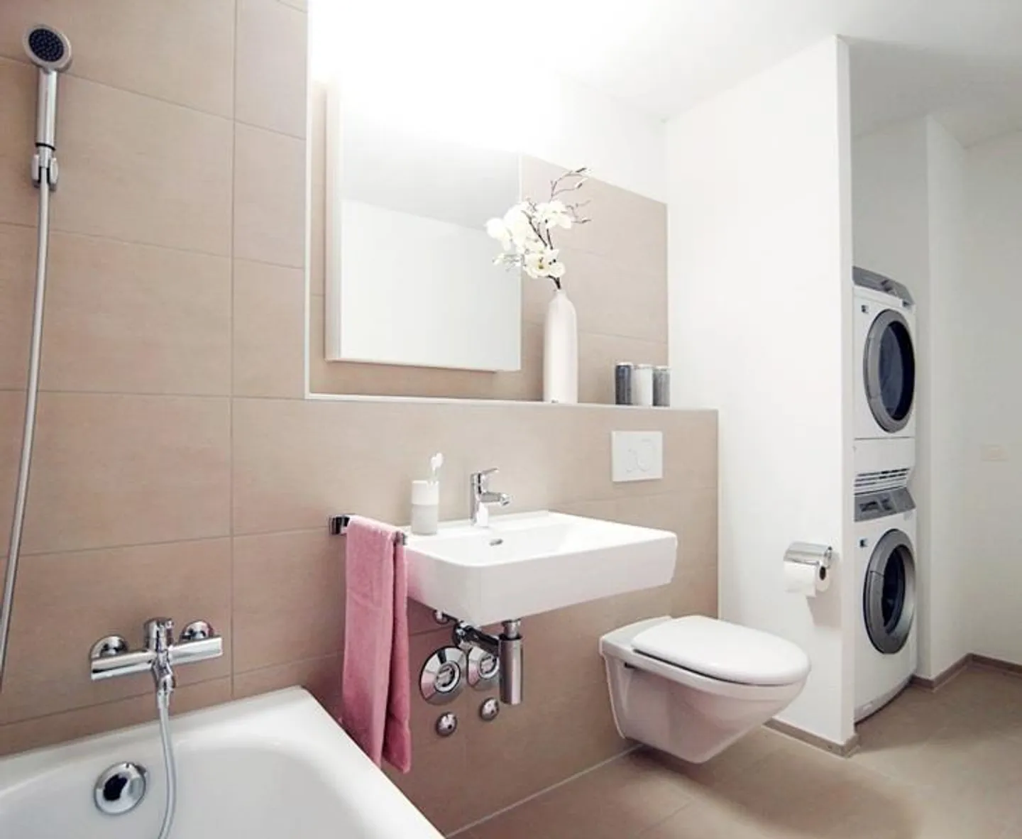 Appartement spacieux de 2,5 pièces avec loggia - Photo 5 sur 6
