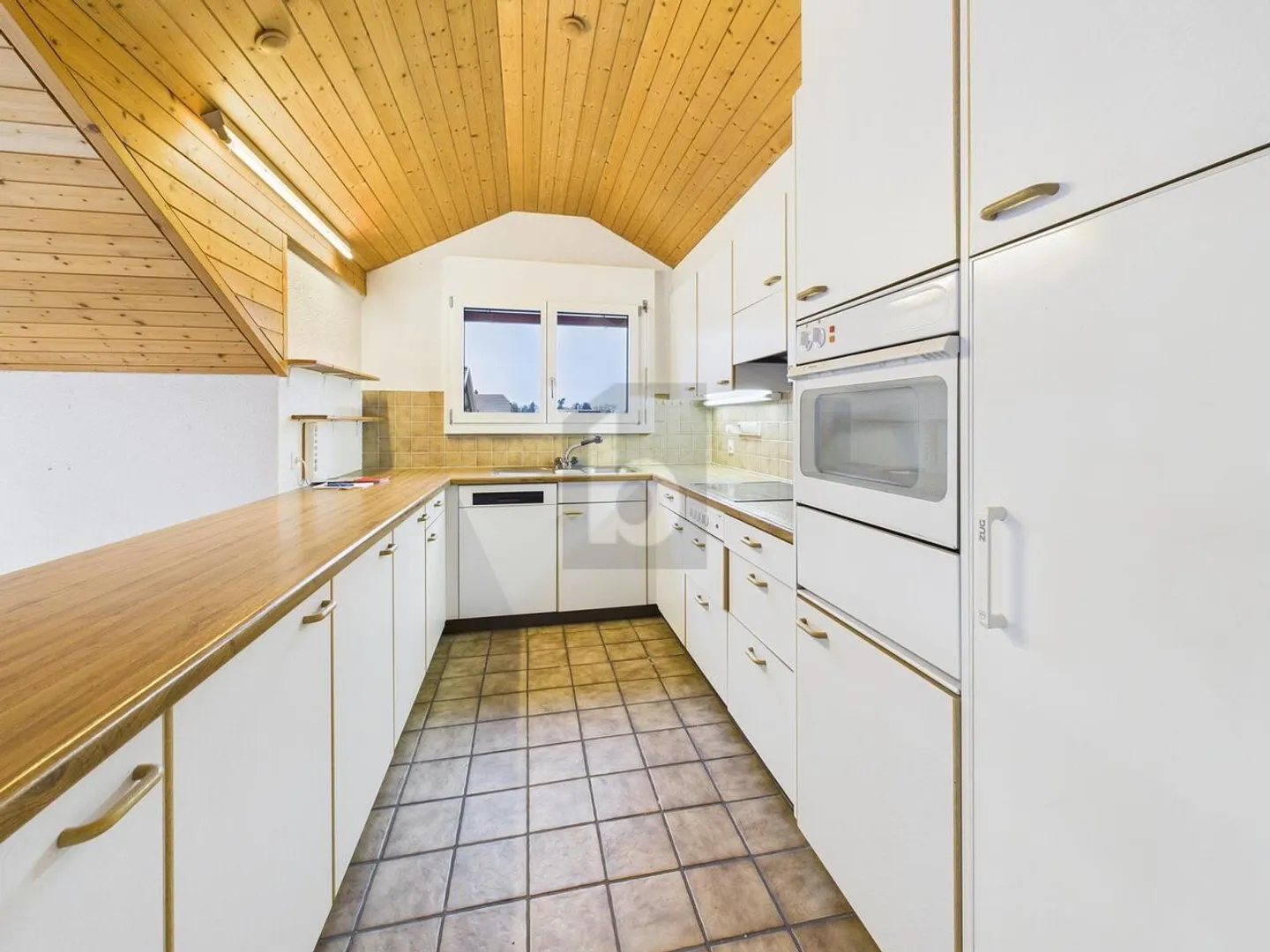 Charming Attic Apartment in Matten - Photo 4 of 6