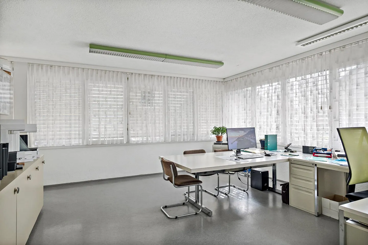 Hall Commercial au Rez-de-Chaussée à Louer - Photo 4 sur 10