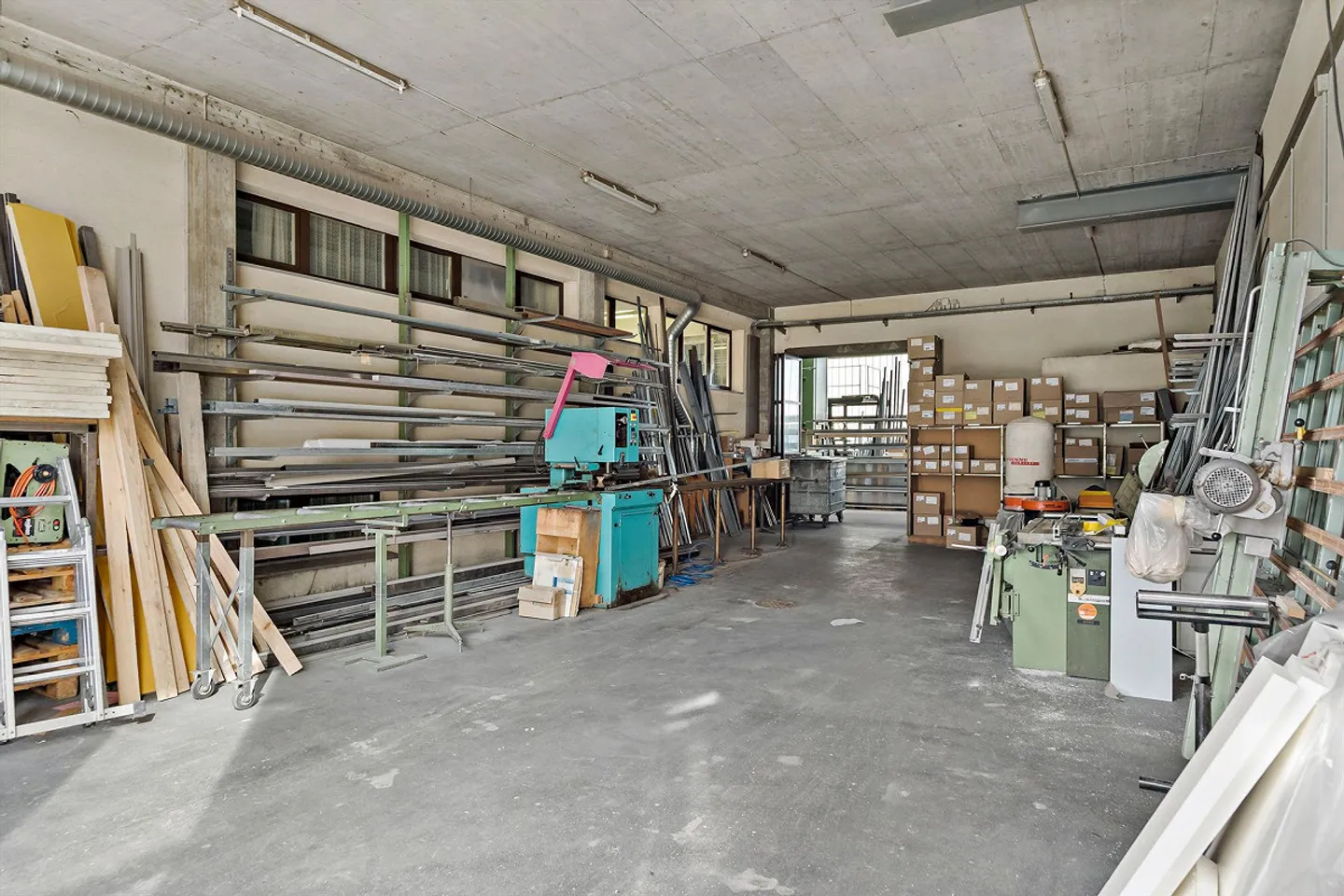 Hall Commercial au Rez-de-Chaussée à Louer - Photo 9 sur 10