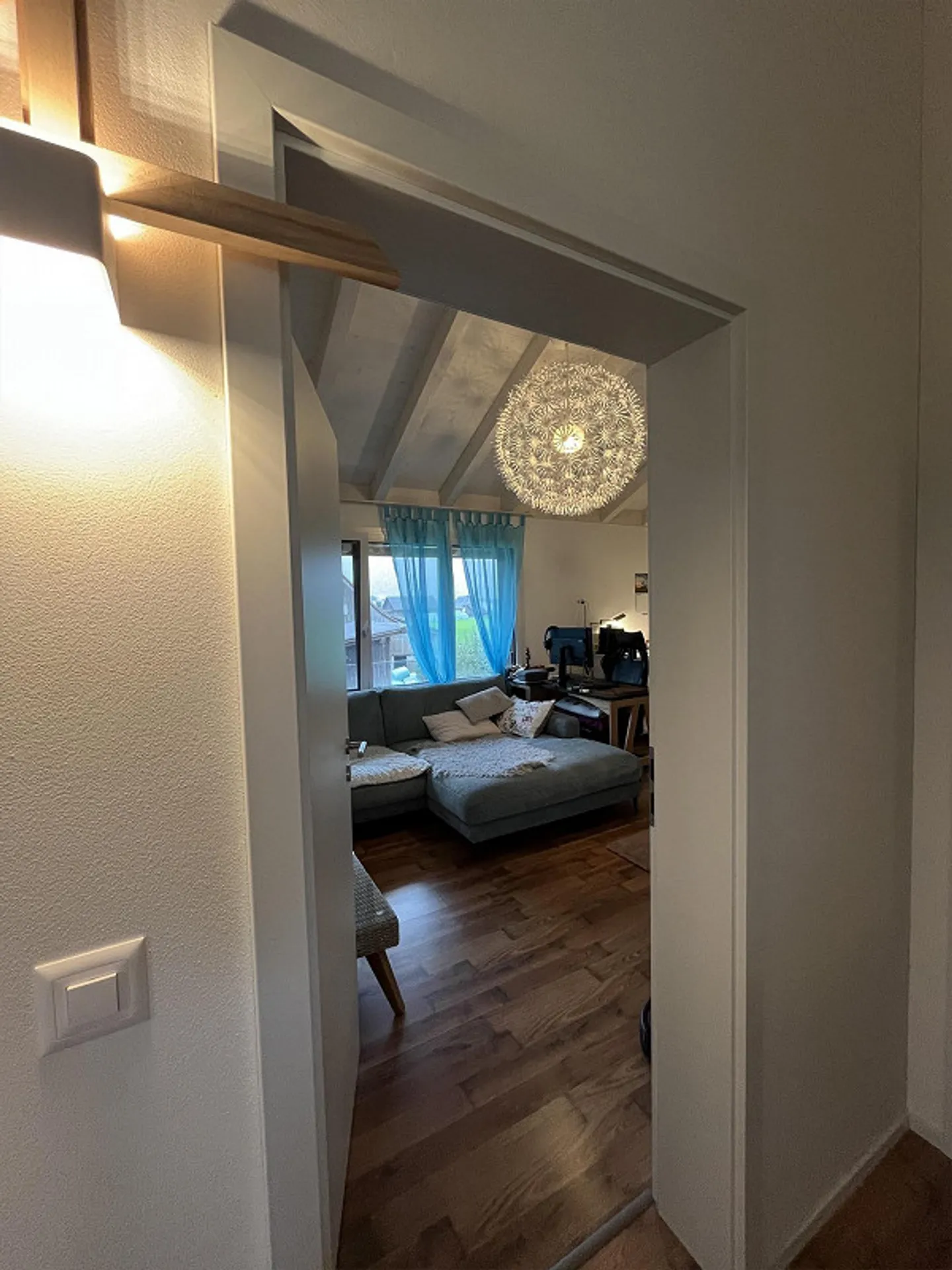 2 Rooms + Shower/WC on the 2nd Floor – Quiet Tenant Wanted (Shared Apartment) - Photo 9 of 12