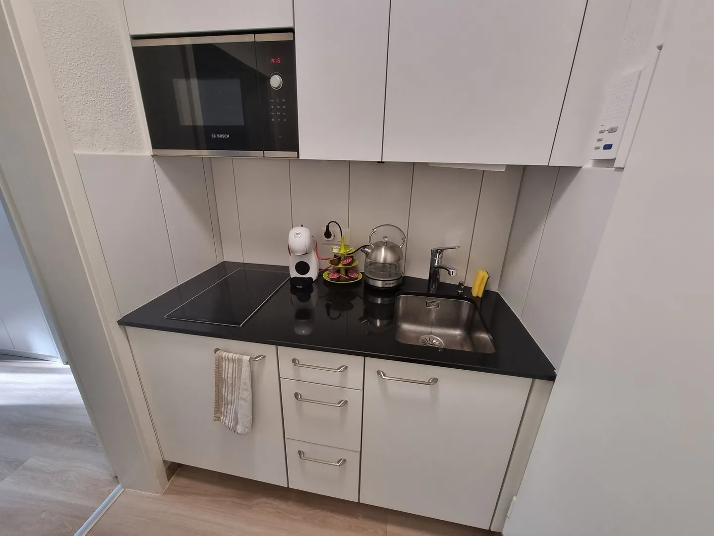 Furnished 1-room apartment - Photo 4 of 13