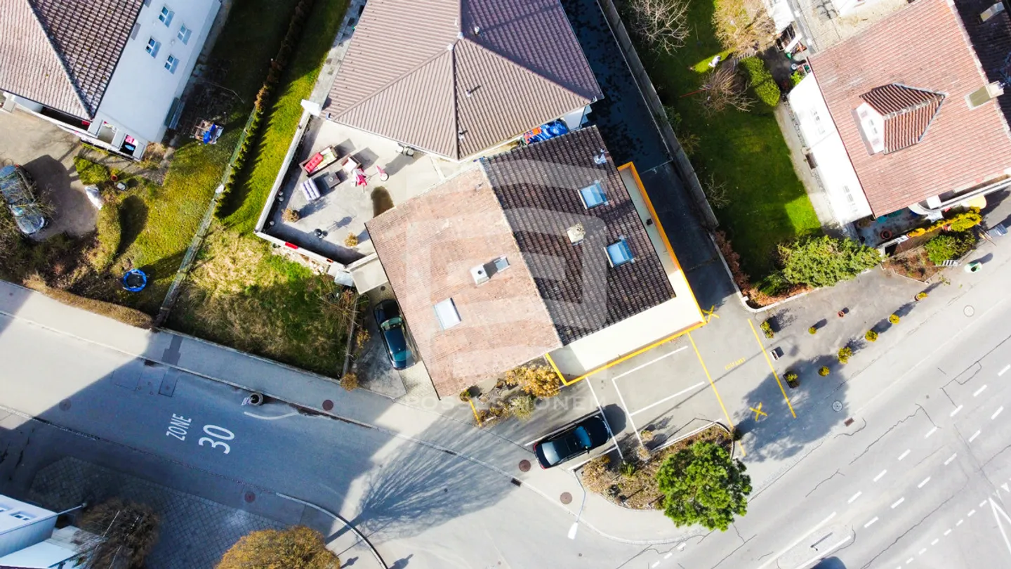 Espace de stockage spacieux avec chambre froide et zone de traitement dans un emplacement central - Photo 8 sur 8