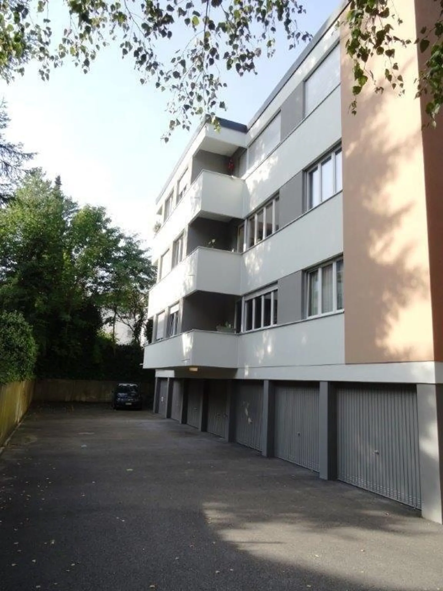 Posto auto a Zurigo-Oerlikon - Foto 2 di 2