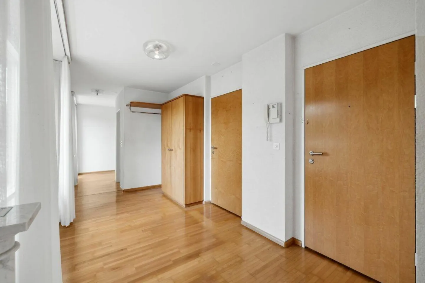 Schöne 3.5-Zimmer-Attikawohnung auf dem Bruderholz mit grosser Terrasse und AEP - Foto 2 von 13