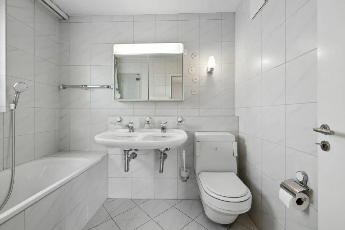 Schöne 3.5-Zimmer-Attikawohnung auf dem Bruderholz mit grosser Terrasse und AEP - Foto 11 von 13