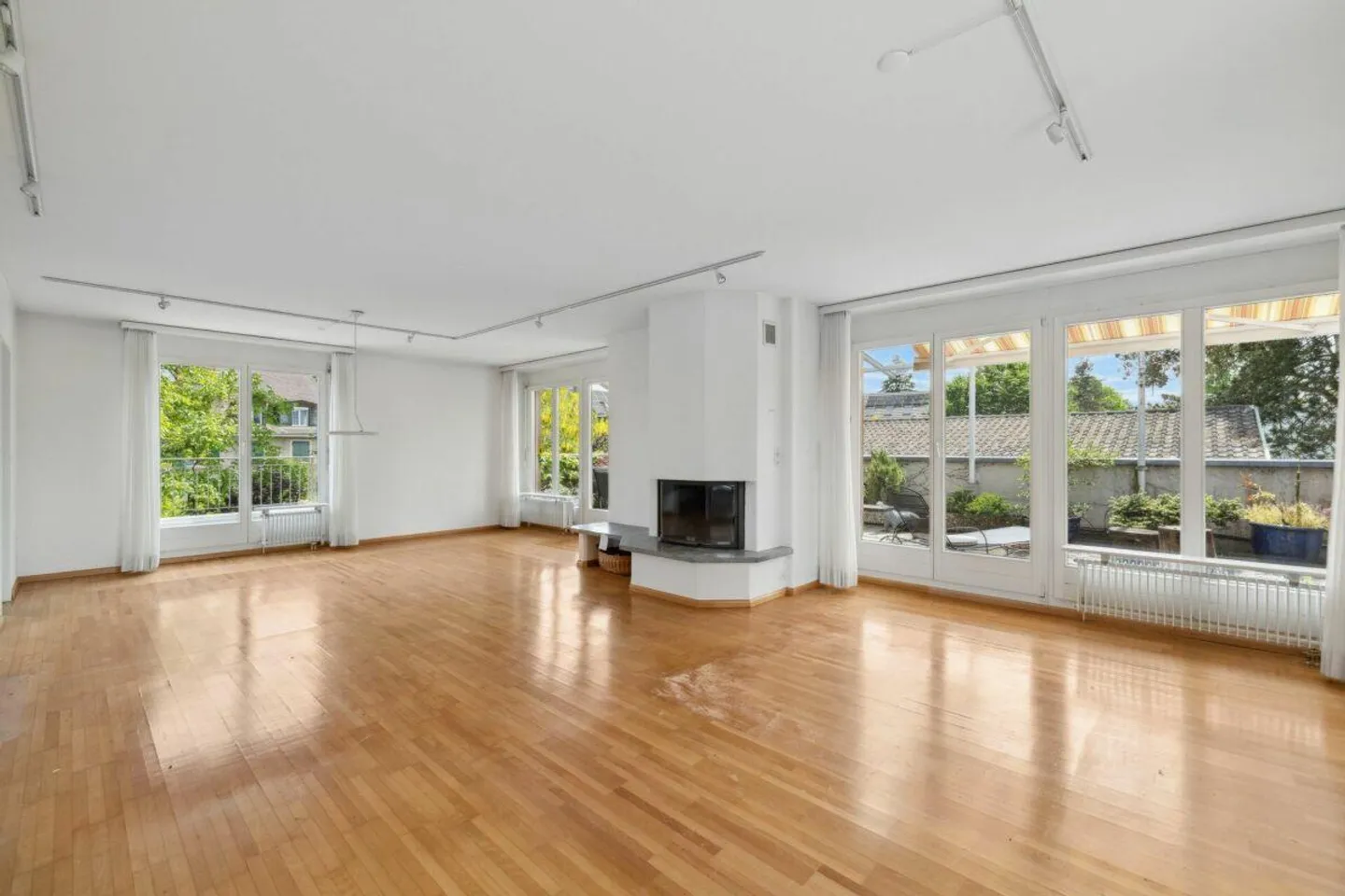 Schöne 3.5-Zimmer-Attikawohnung auf dem Bruderholz mit grosser Terrasse und AEP - Foto 4 von 13