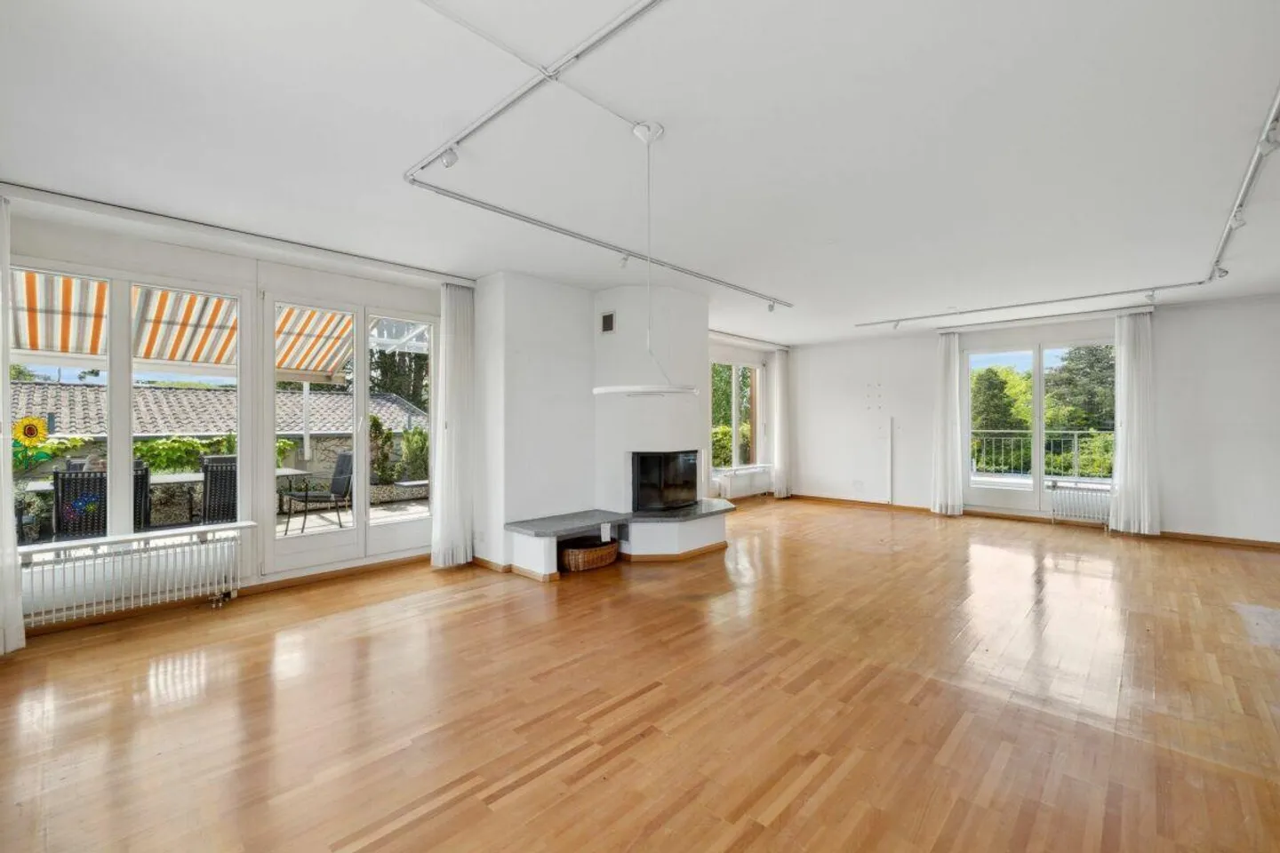 Schöne 3.5-Zimmer-Attikawohnung auf dem Bruderholz mit grosser Terrasse und AEP - Foto 5 von 13