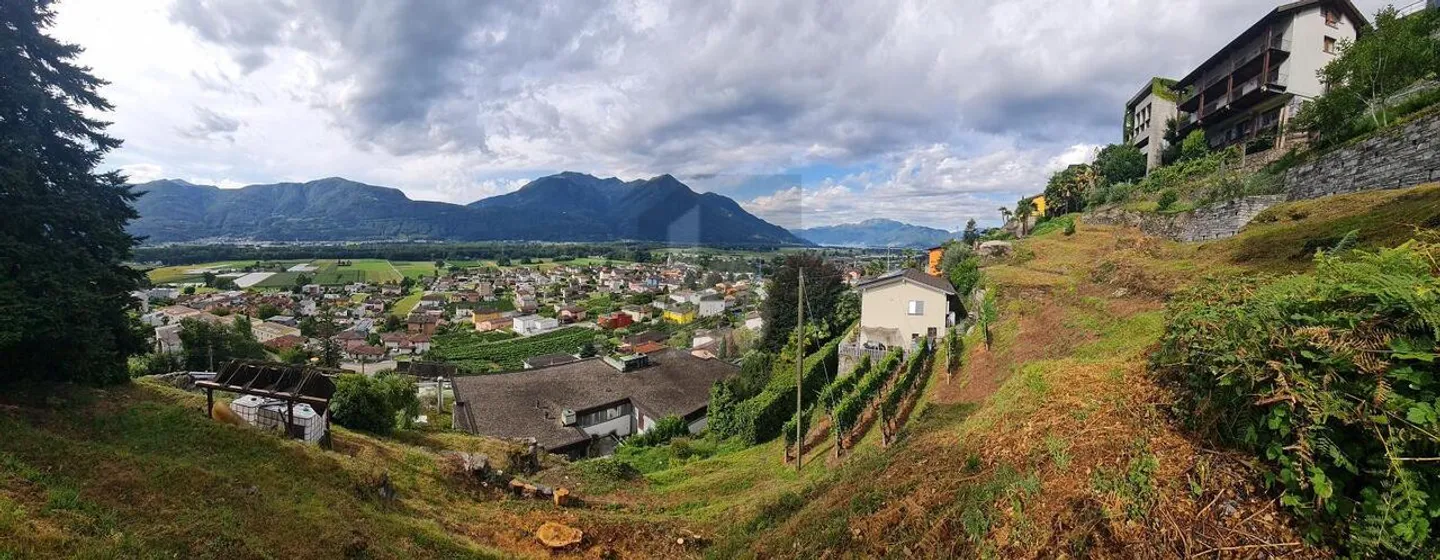 SOLEGGIATO E TRANQUILLO CON VISTA - Foto 1 di 6