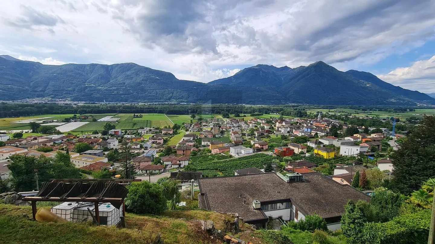 SOLEGGIATO E TRANQUILLO CON VISTA - Foto 2 di 6