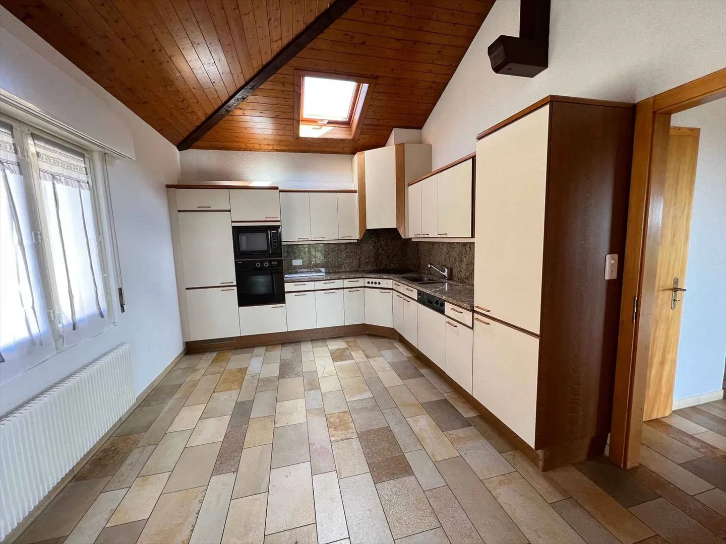 Bell'appartamento di 4,5 stanze in affitto - Foto 4 di 4