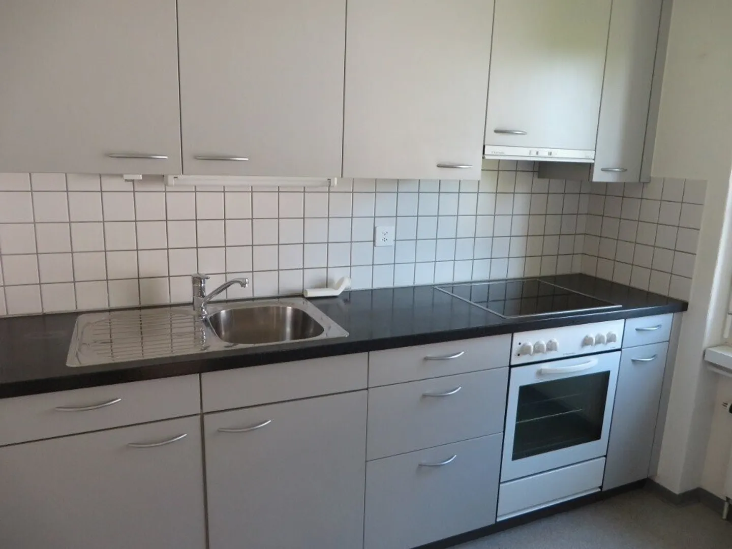 Superbe appartement de 4,5 pièces dans la verdure ! - Photo 2 sur 7