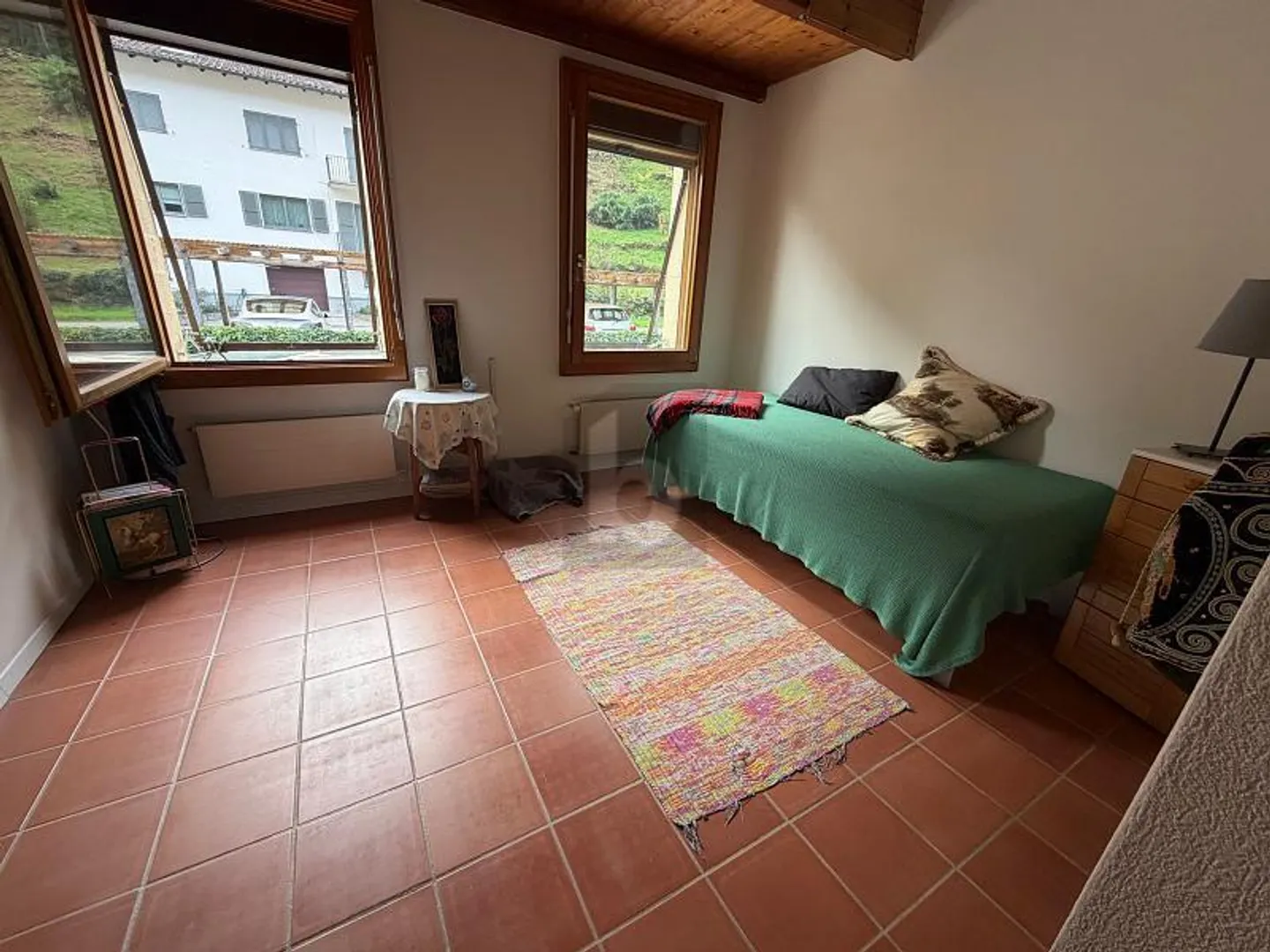 Casa luminosa su due piani - Foto 4 di 5