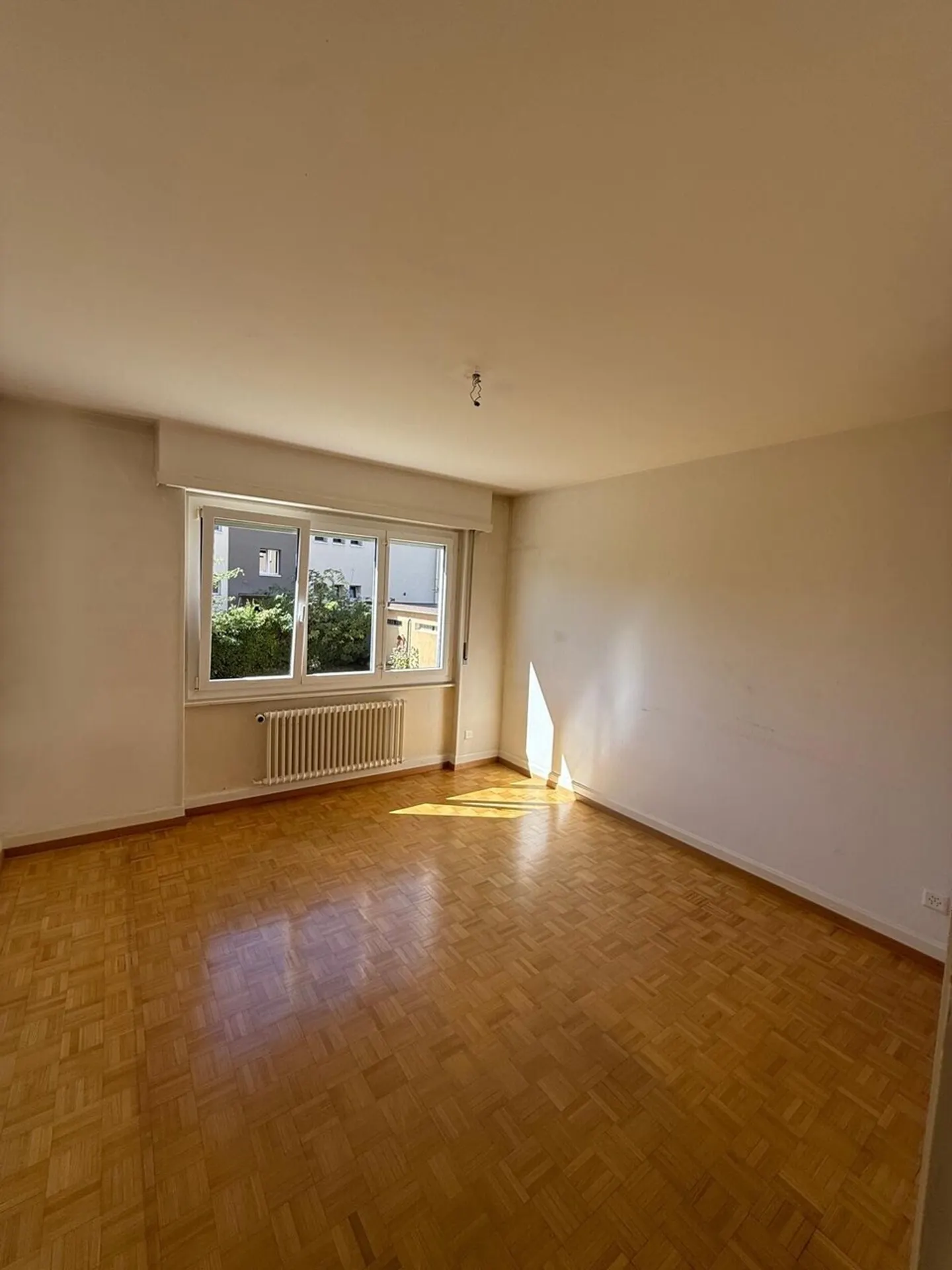 Bright 2.5-Room Apartment - Photo 2 of 6