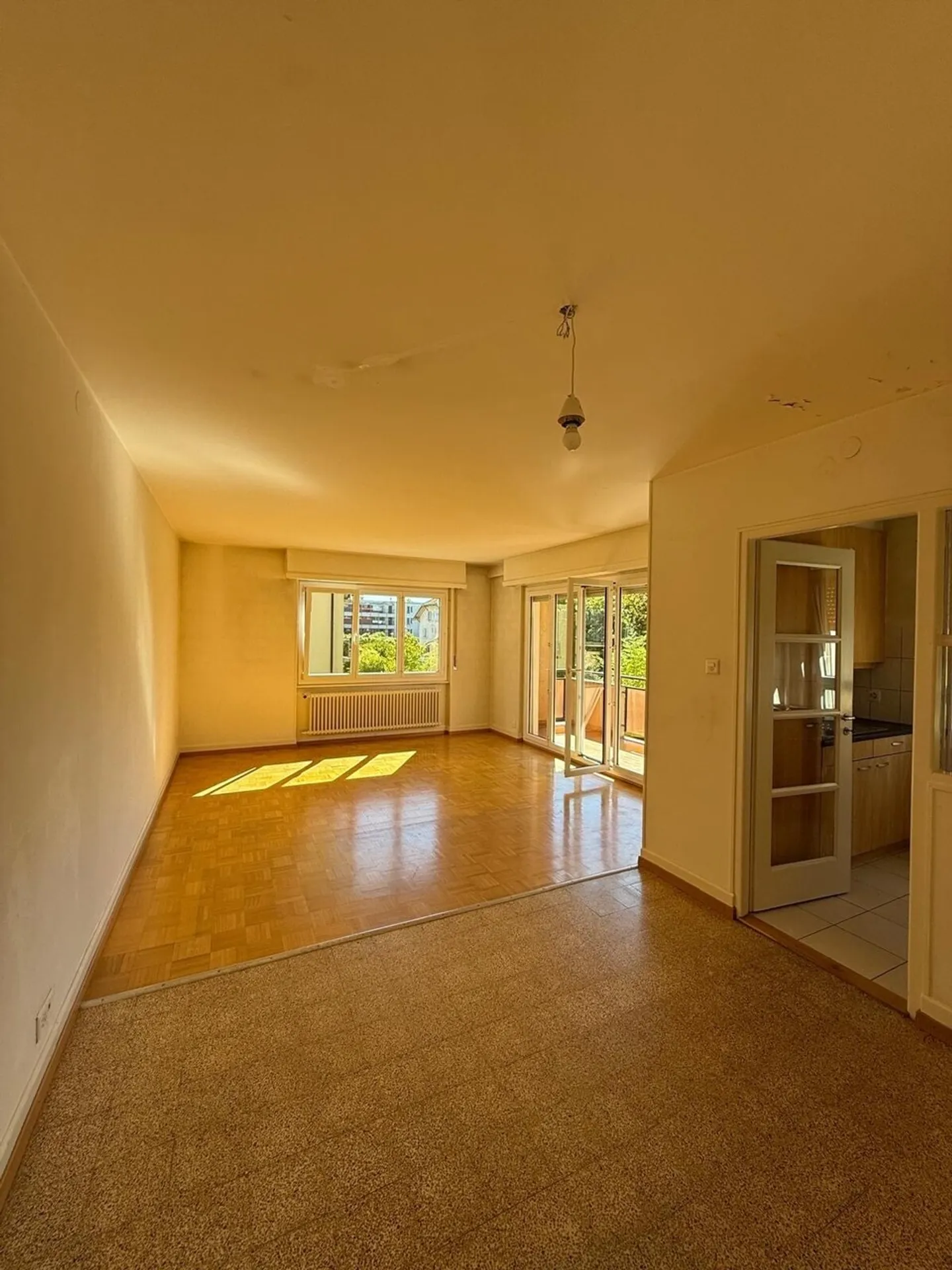 Bright 2.5-Room Apartment - Photo 1 of 6