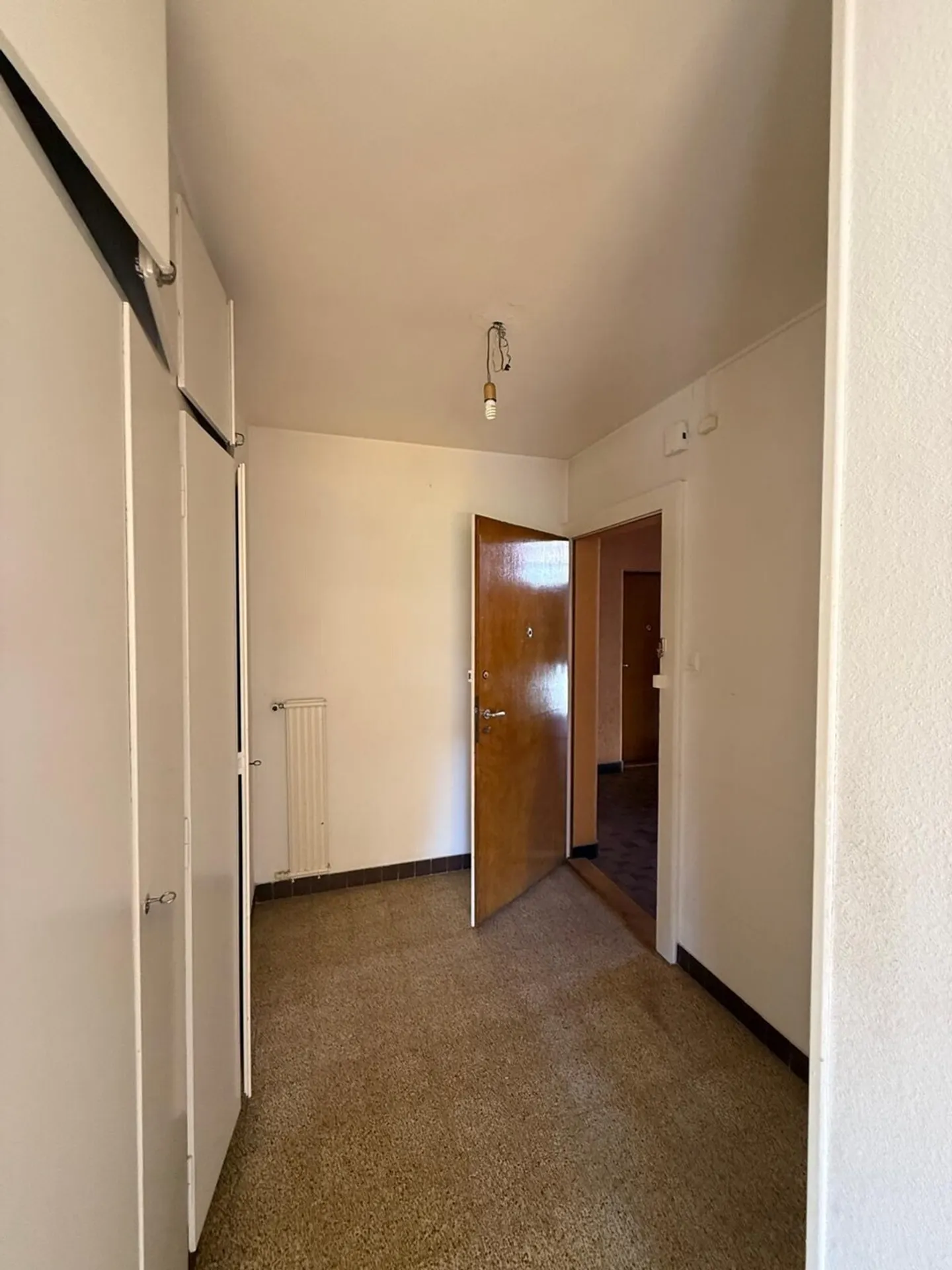 Bright 2.5-Room Apartment - Photo 3 of 6